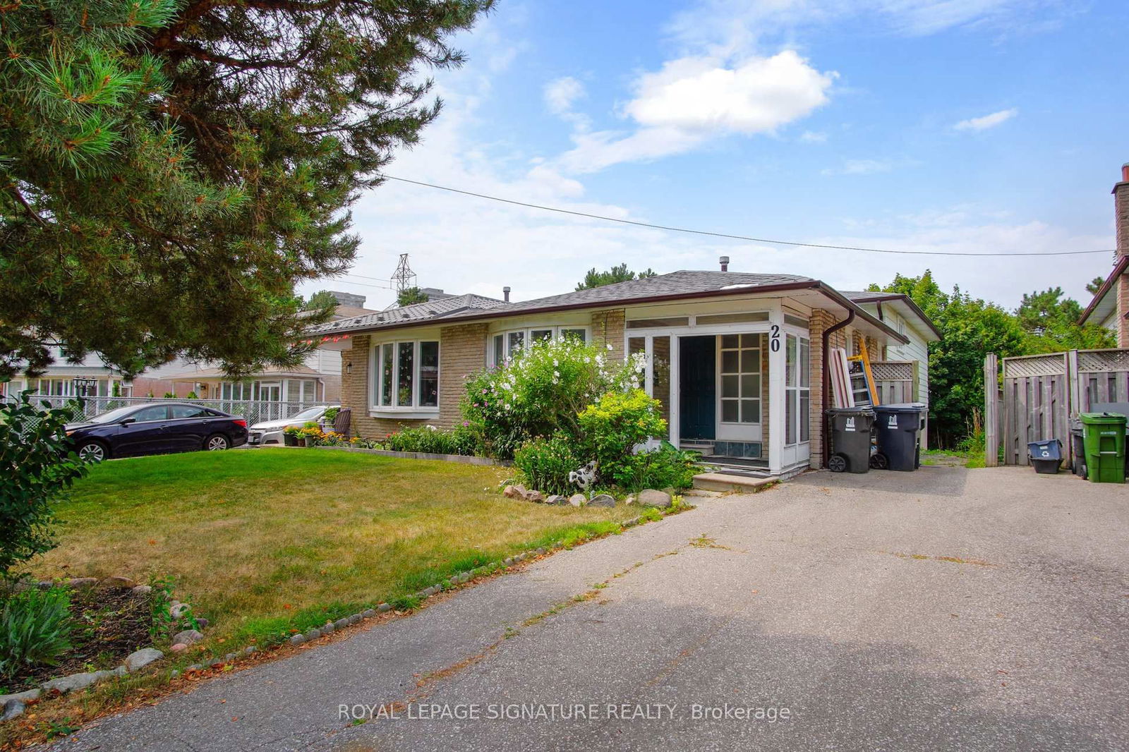 Semi-Detached in Hillcrest Village