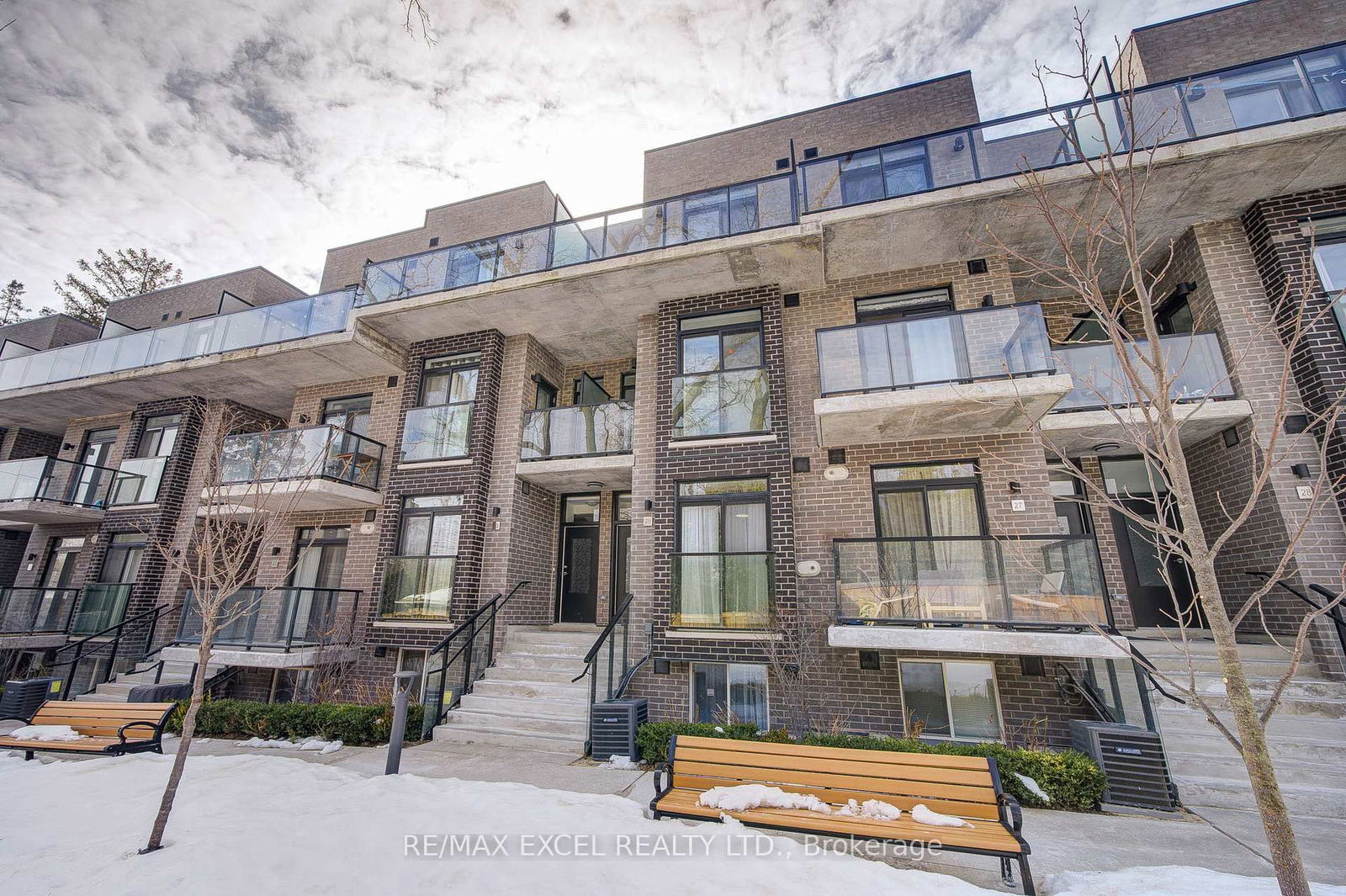 Townhouse, Condo in Newtonbrook East