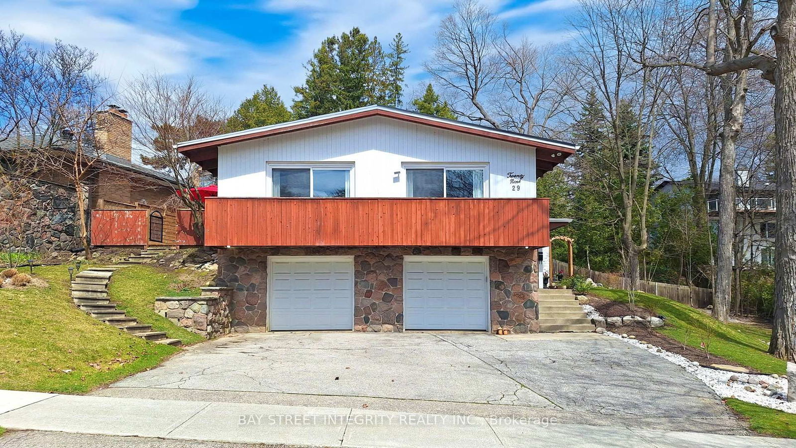 Detached House in Parkwoods-Donalda