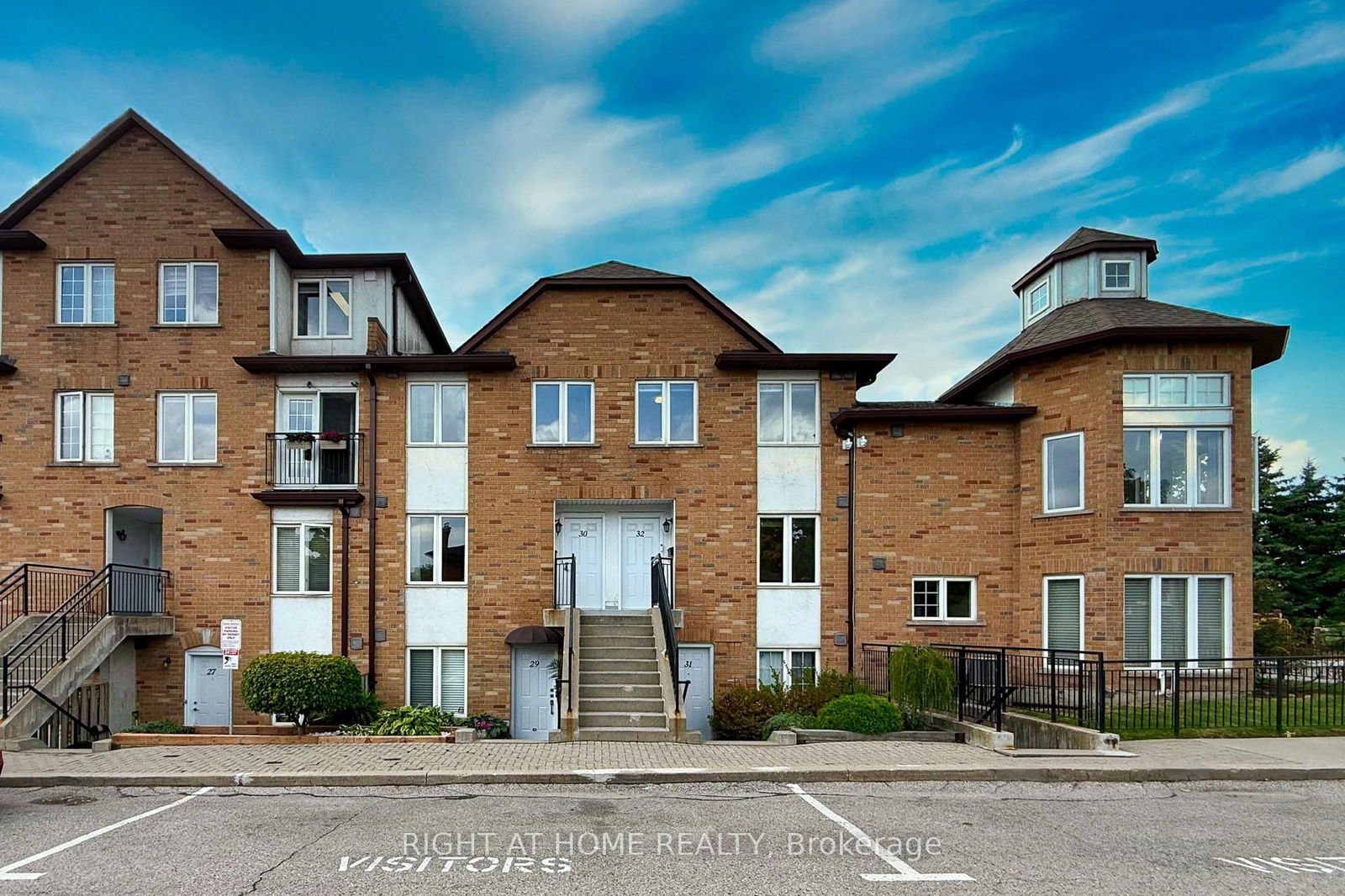 Townhouse, Condo in Bathurst Manor