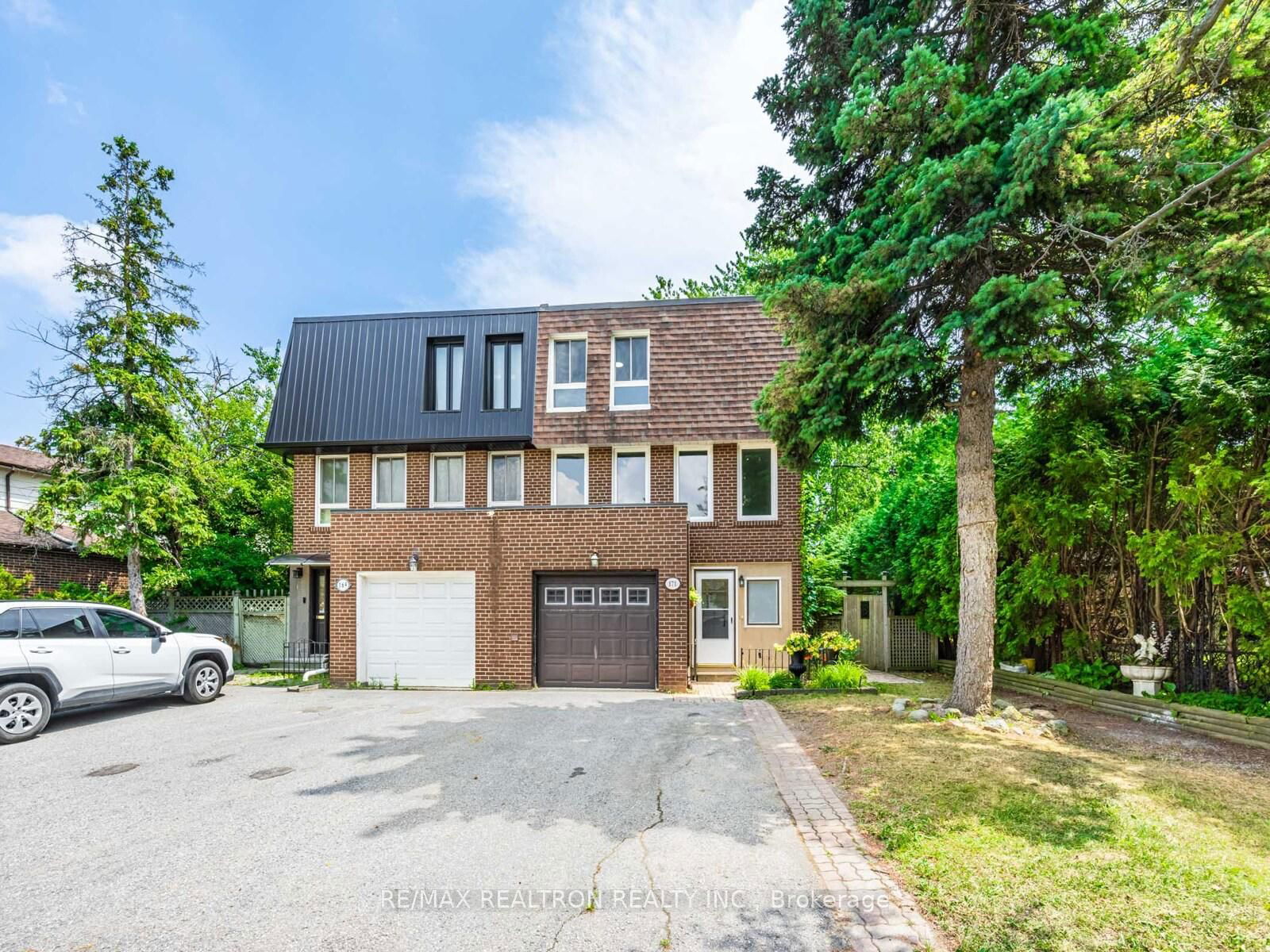 Semi-Detached in Hillcrest Village