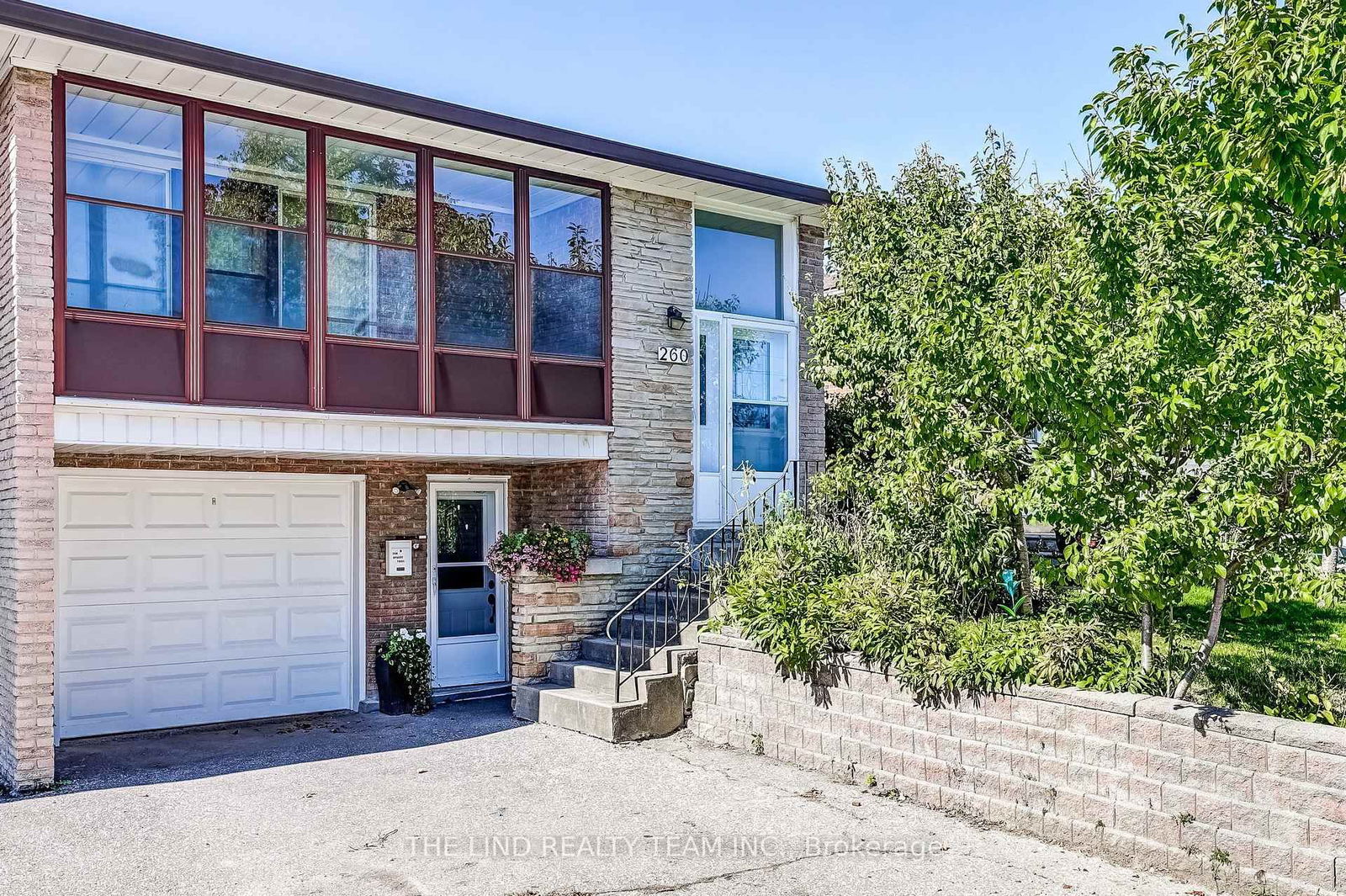 Semi-Detached in Pleasant View