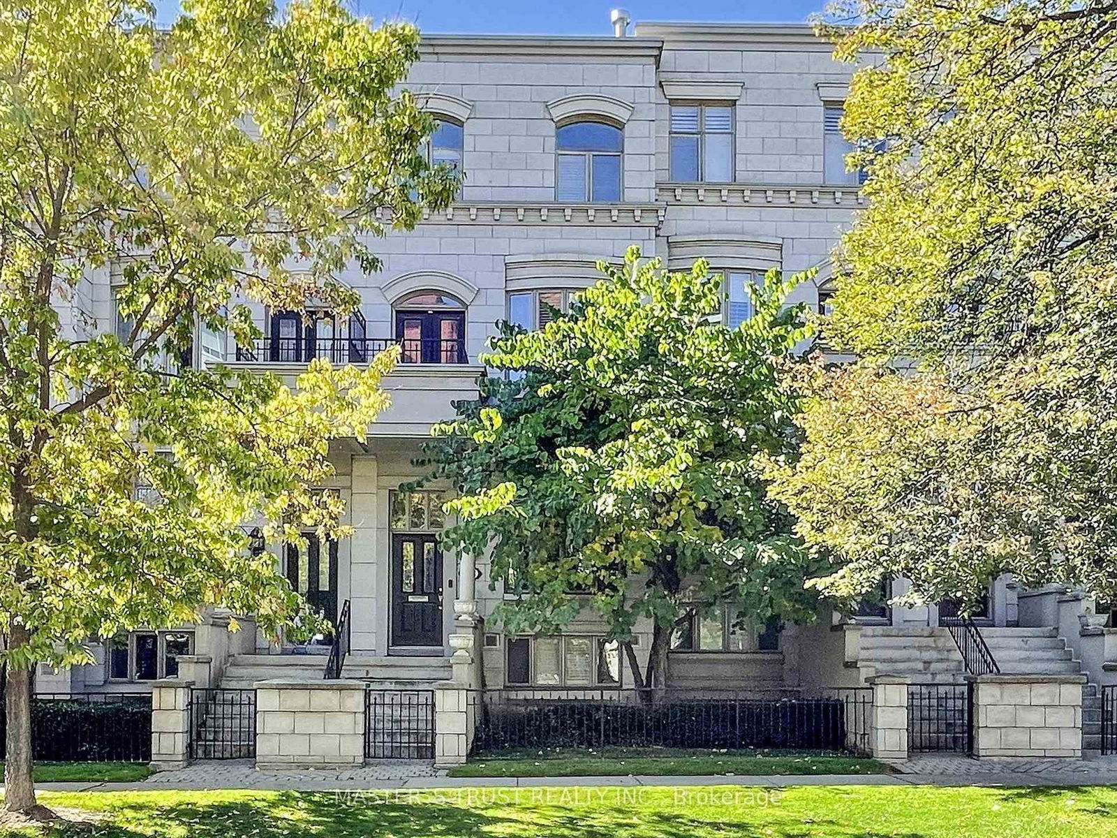 Townhouse, Condo in Casa Loma