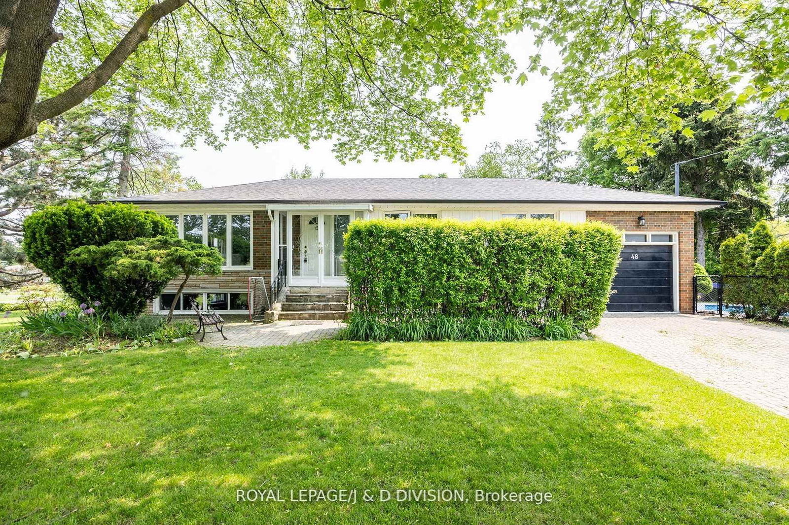 Detached House in Parkwoods-Donalda