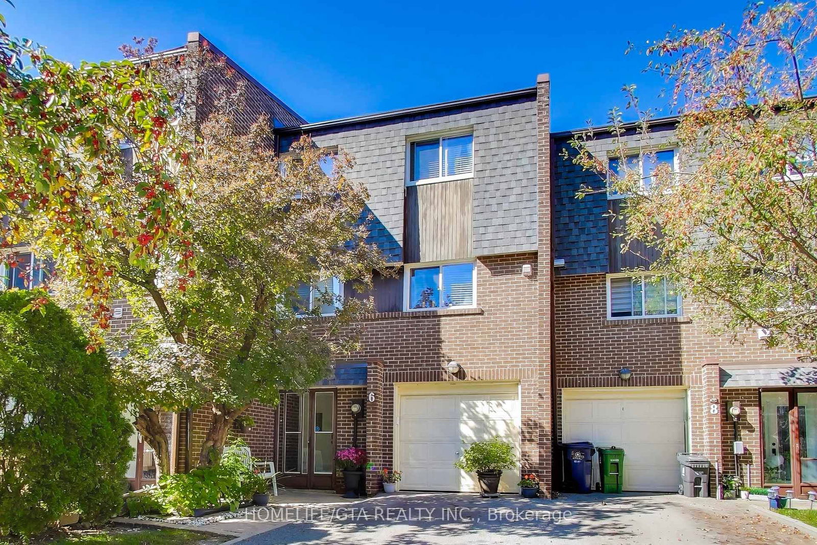 Townhouse, Condo in Flemingdon Park