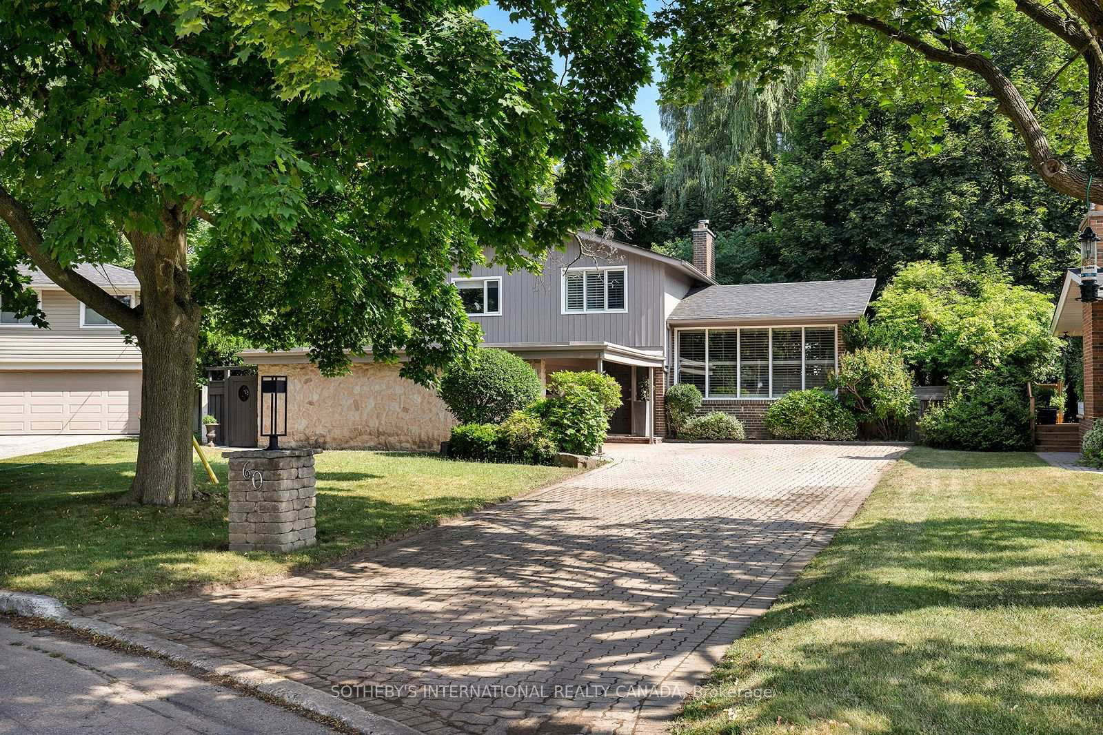 Detached House in Parkwoods-Donalda