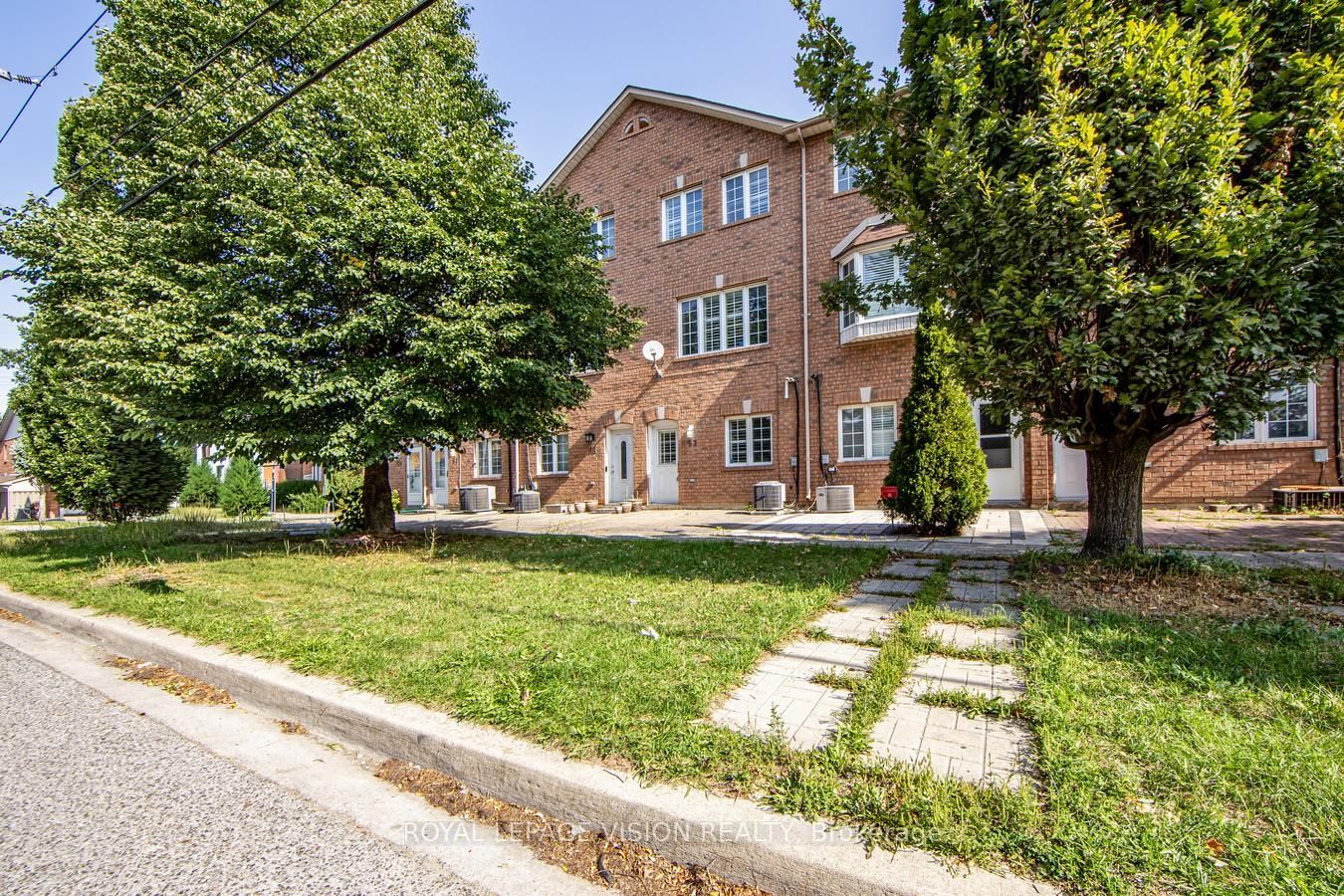 Townhouse in Victoria Village