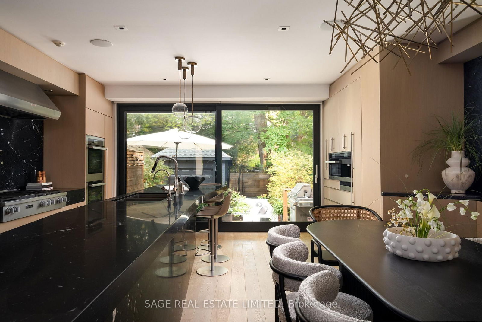 Detached House in Casa Loma