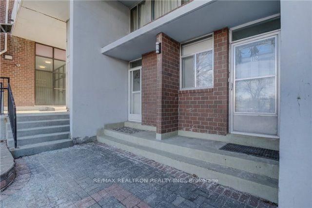 Townhouse, Condo in Flemingdon Park