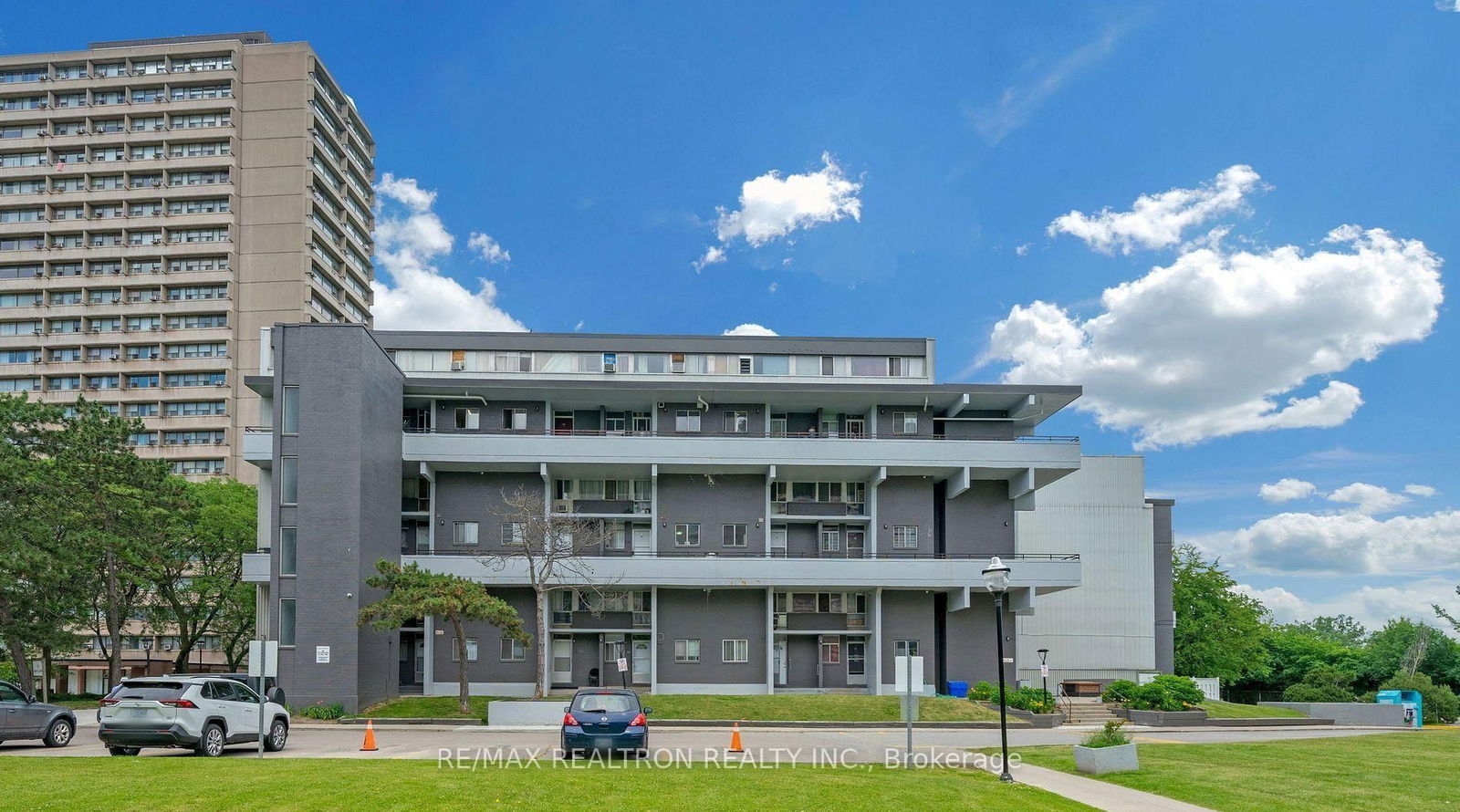 Townhouse, Condo in Flemingdon Park