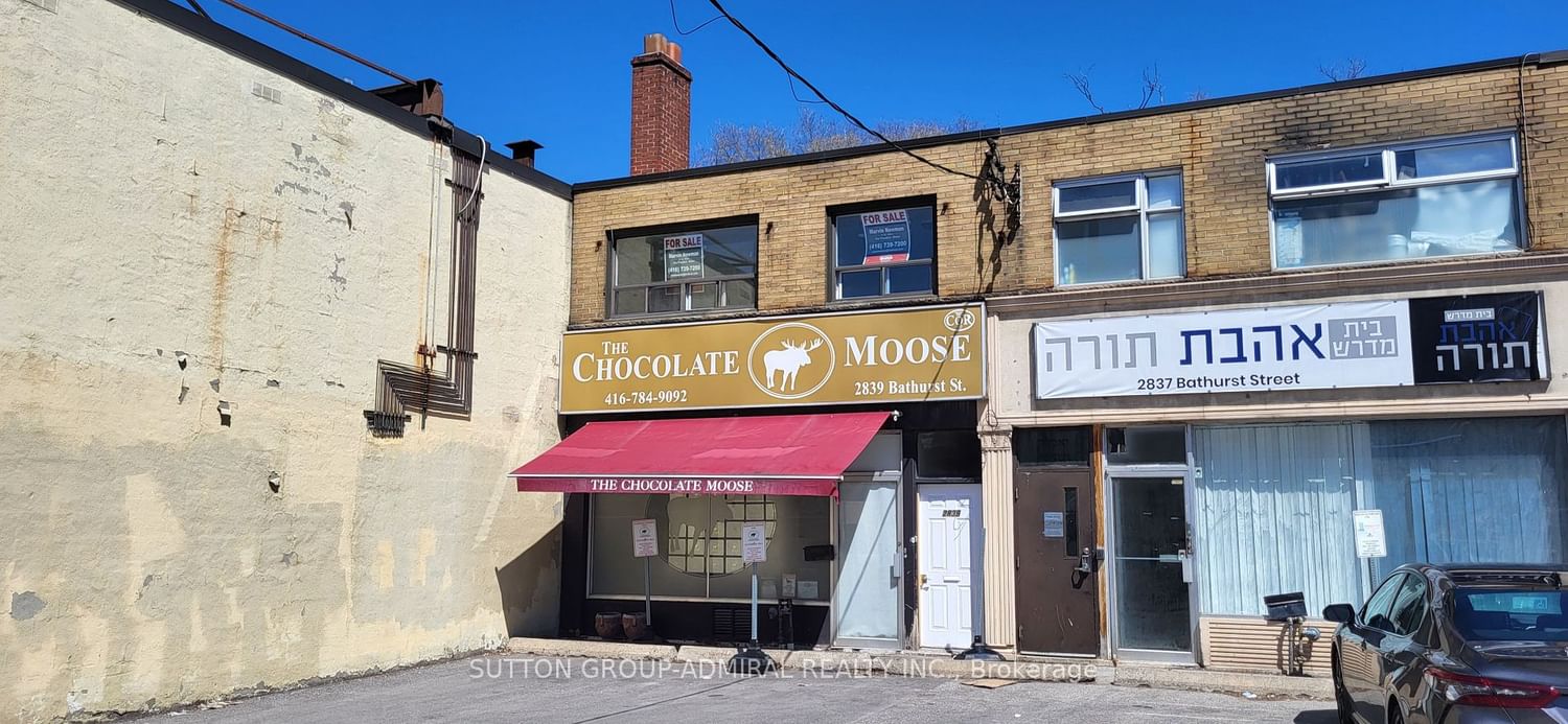 Store with Apartment/Office in Bedford Park-Nortown