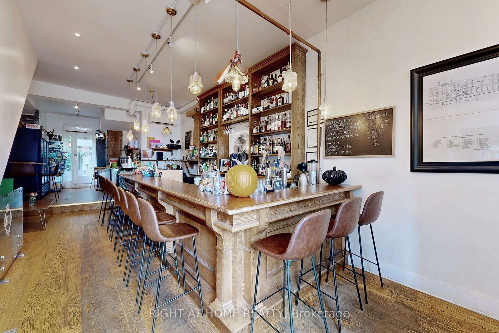 Commercial/Retail in Moss Park