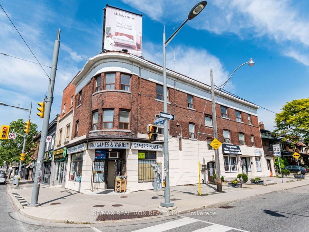 Store with Apartment/Office in Oakwood Village