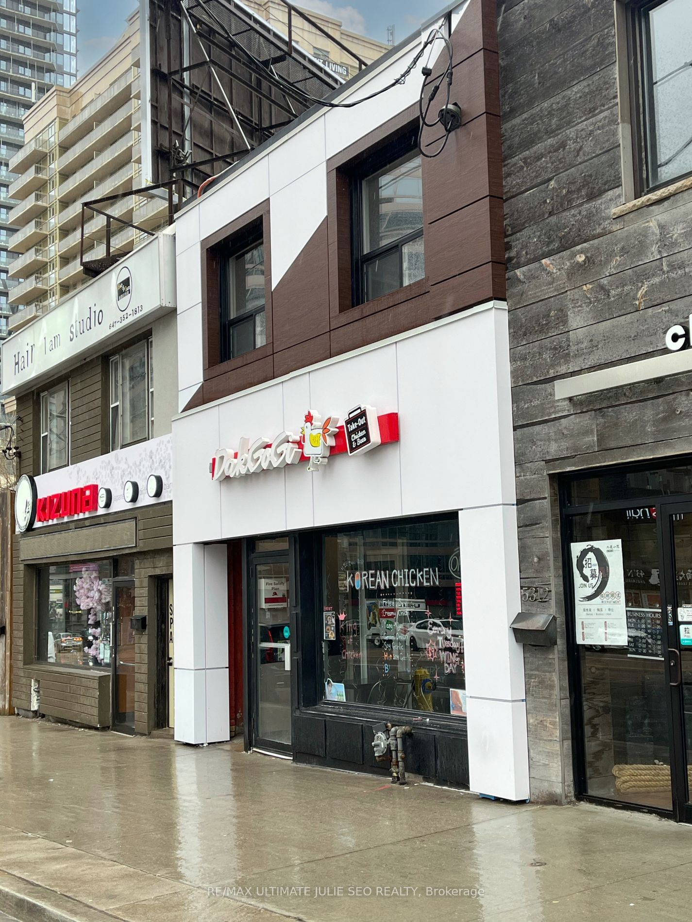 Store with Apartment/Office in Willowdale West
