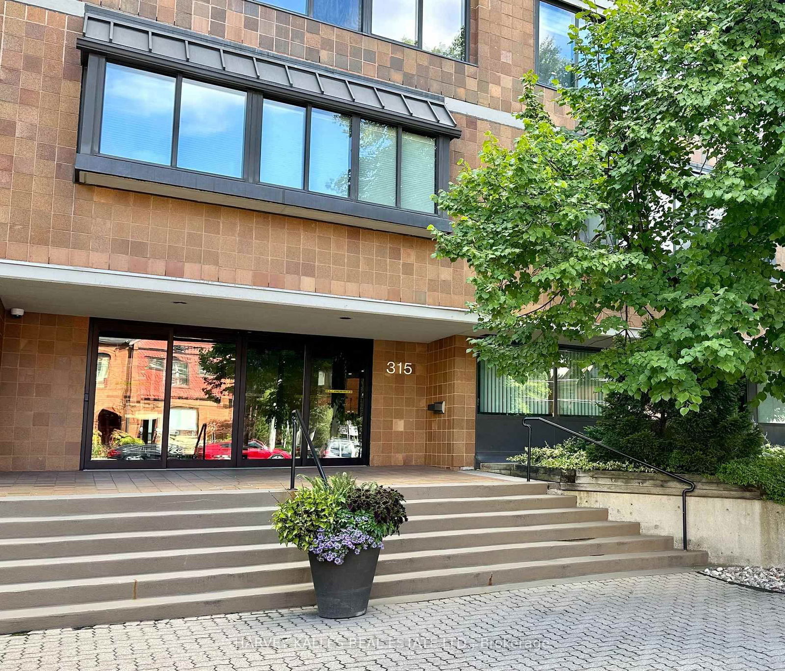 Office in Yonge-St. Clair