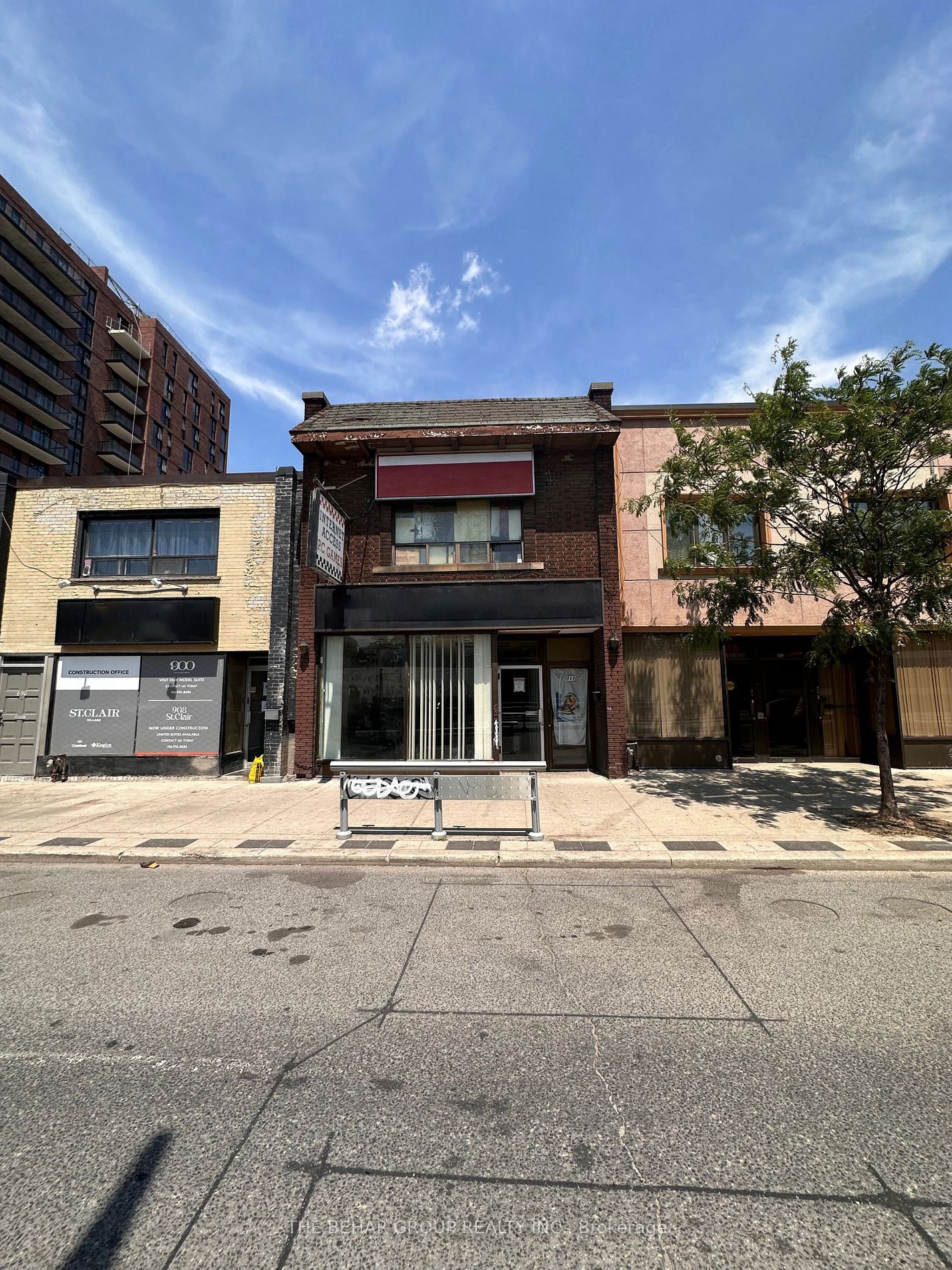 Store with Apartment/Office in Oakwood Village