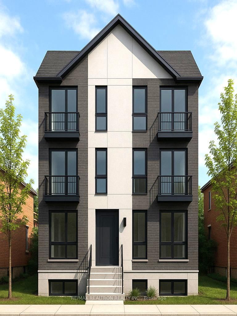 Detached House in Oakridge