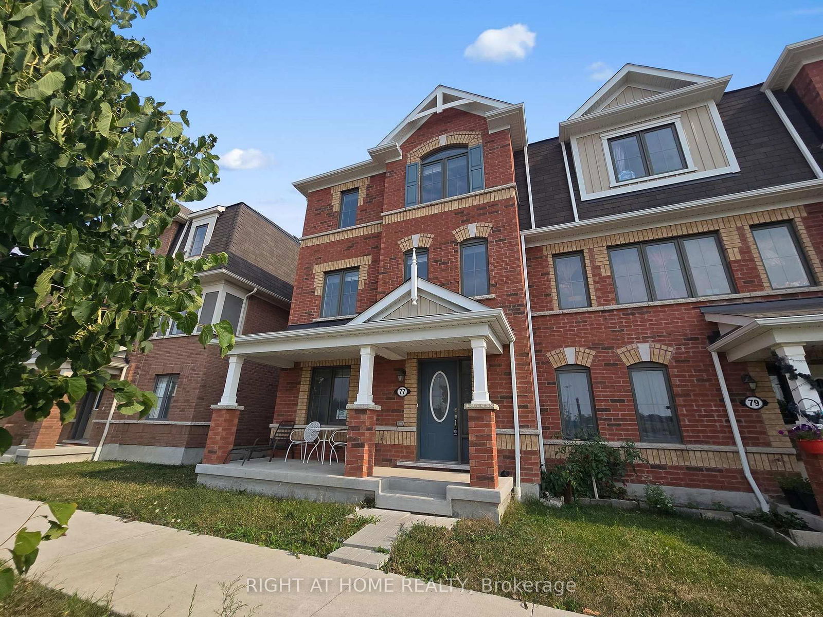 Townhouse in Lynde Creek