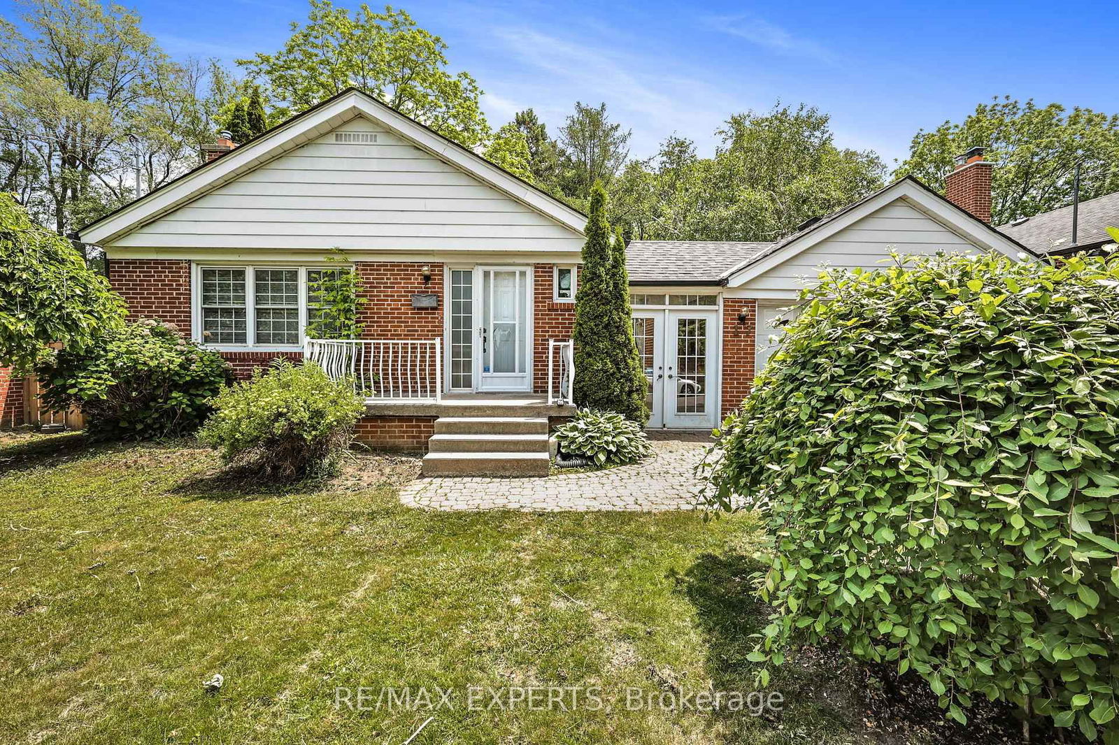 Detached House in Scarborough Village