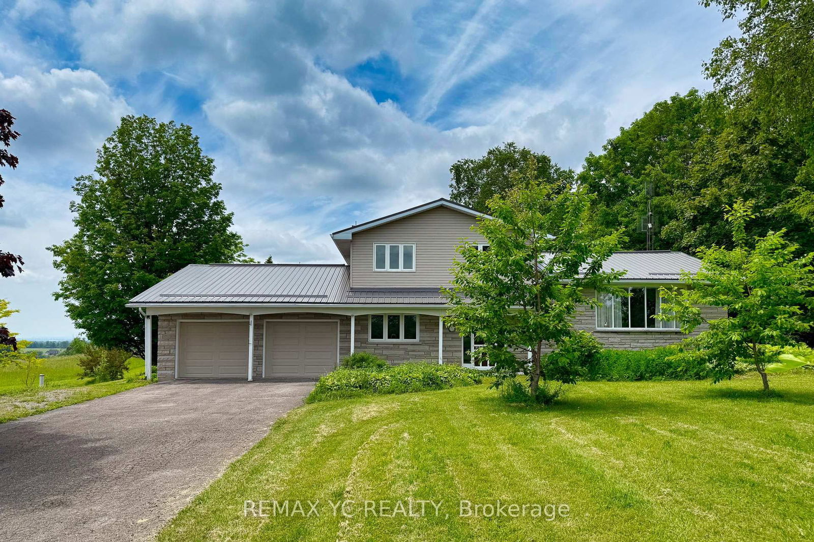 Detached House in Rural Oshawa