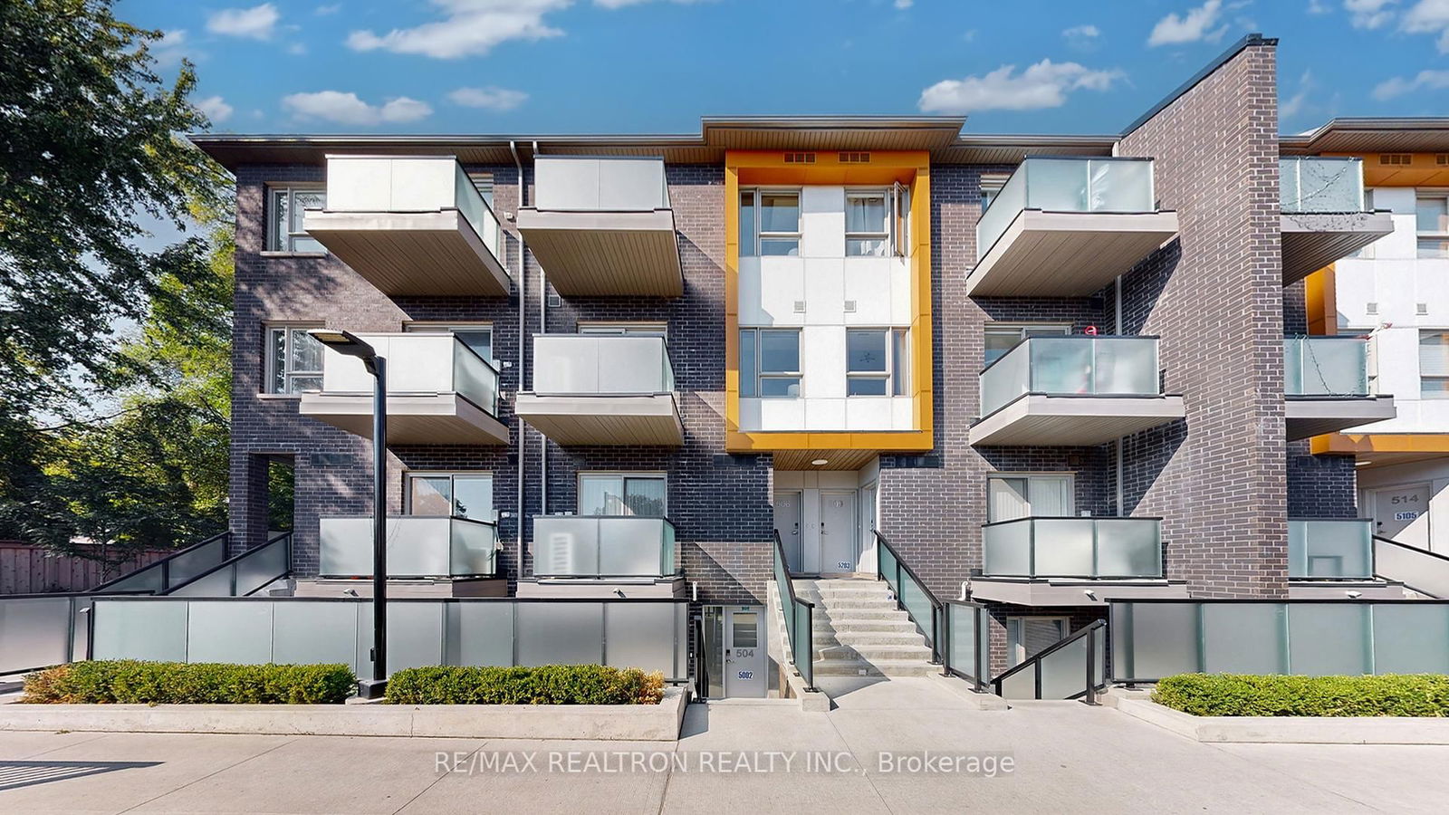 Townhouse, Condo in Eglinton East