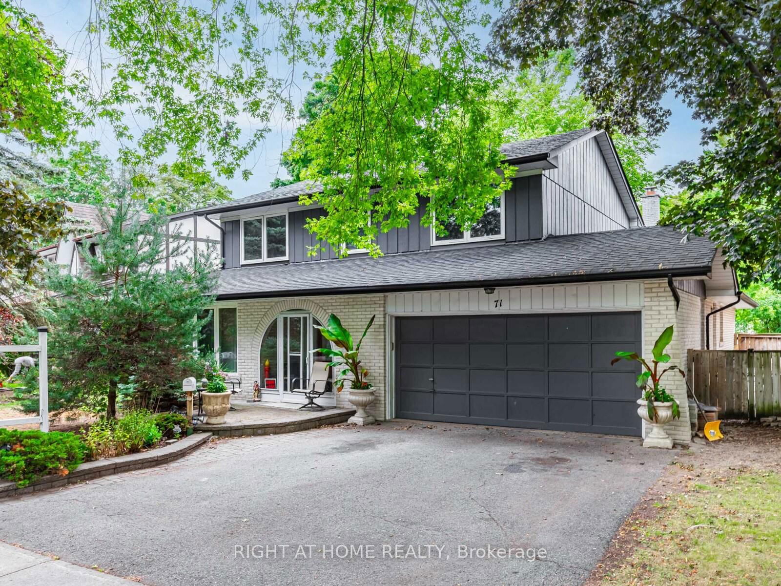 Detached House in Centennial Scarborough