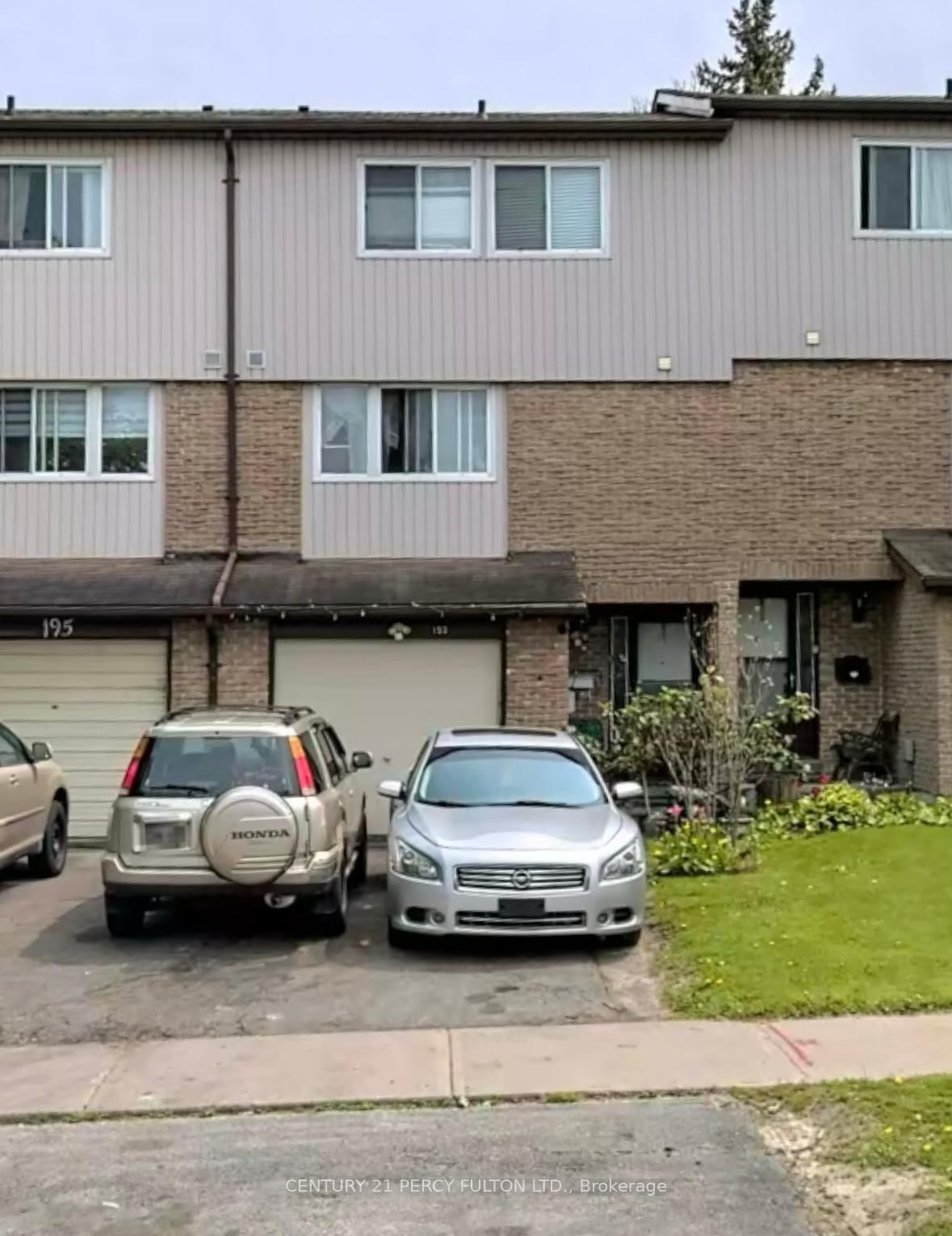 Townhouse, Condo in Eglinton East