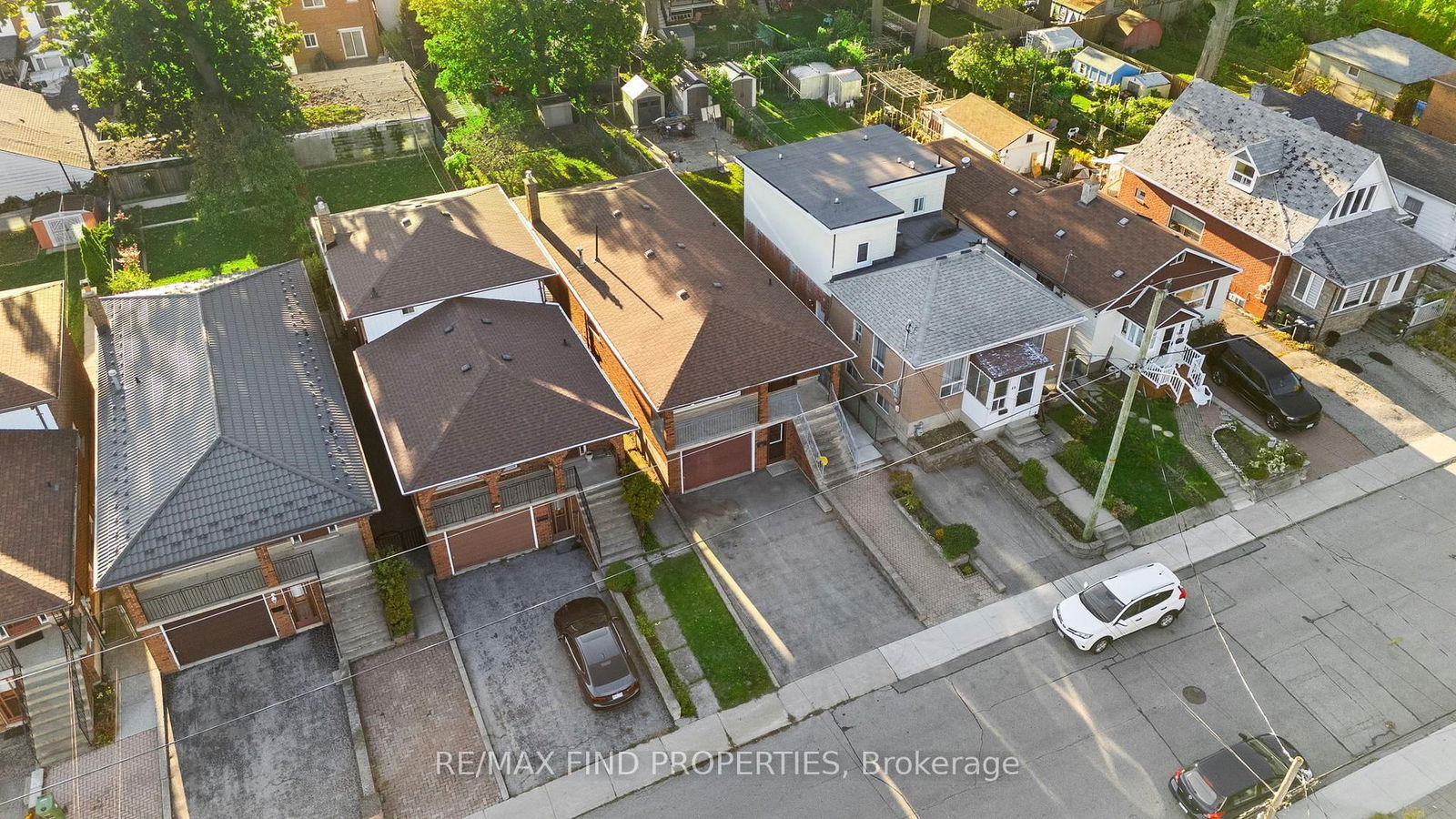 Detached House in Oakridge