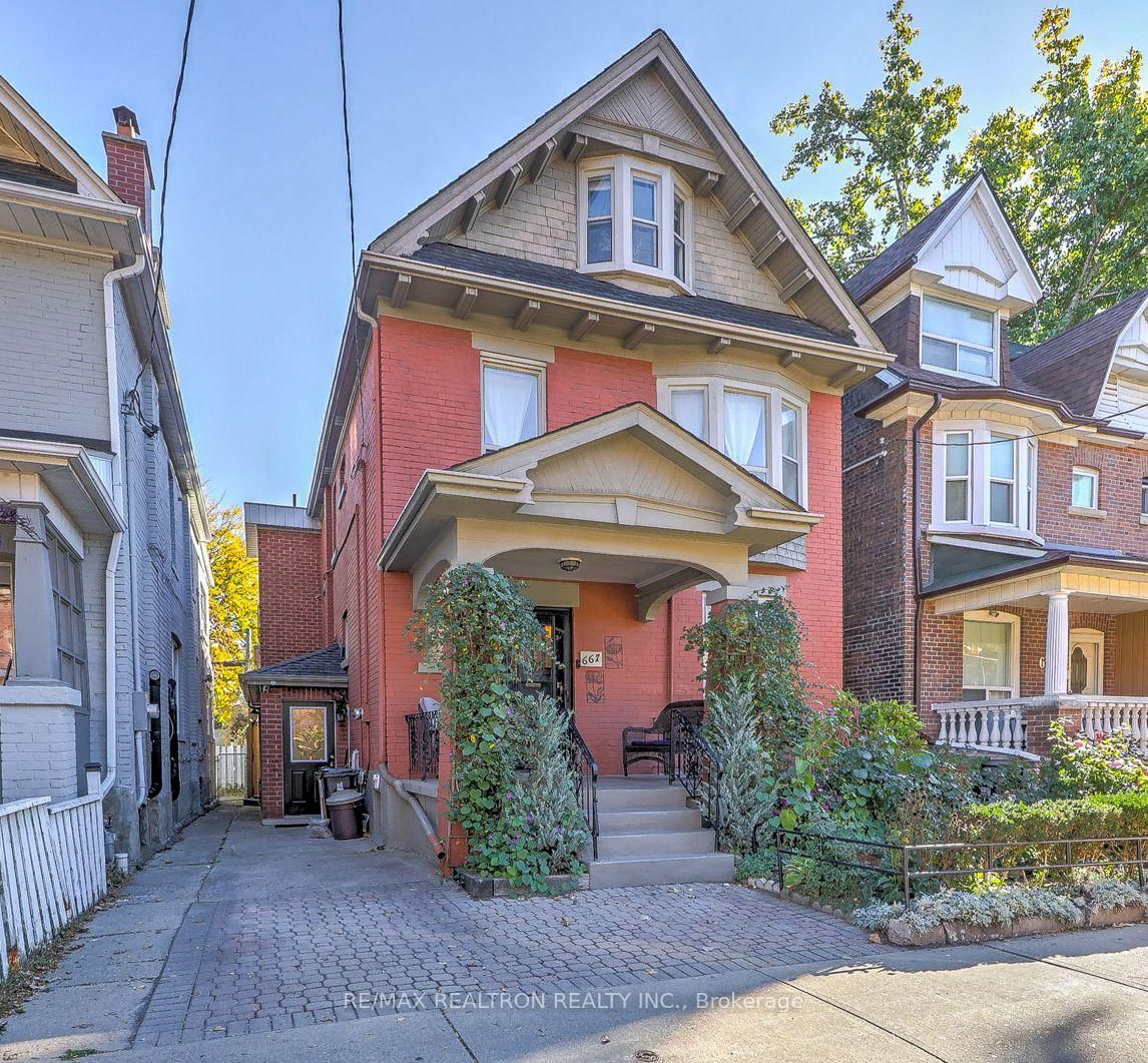 Detached House in Blake-Jones