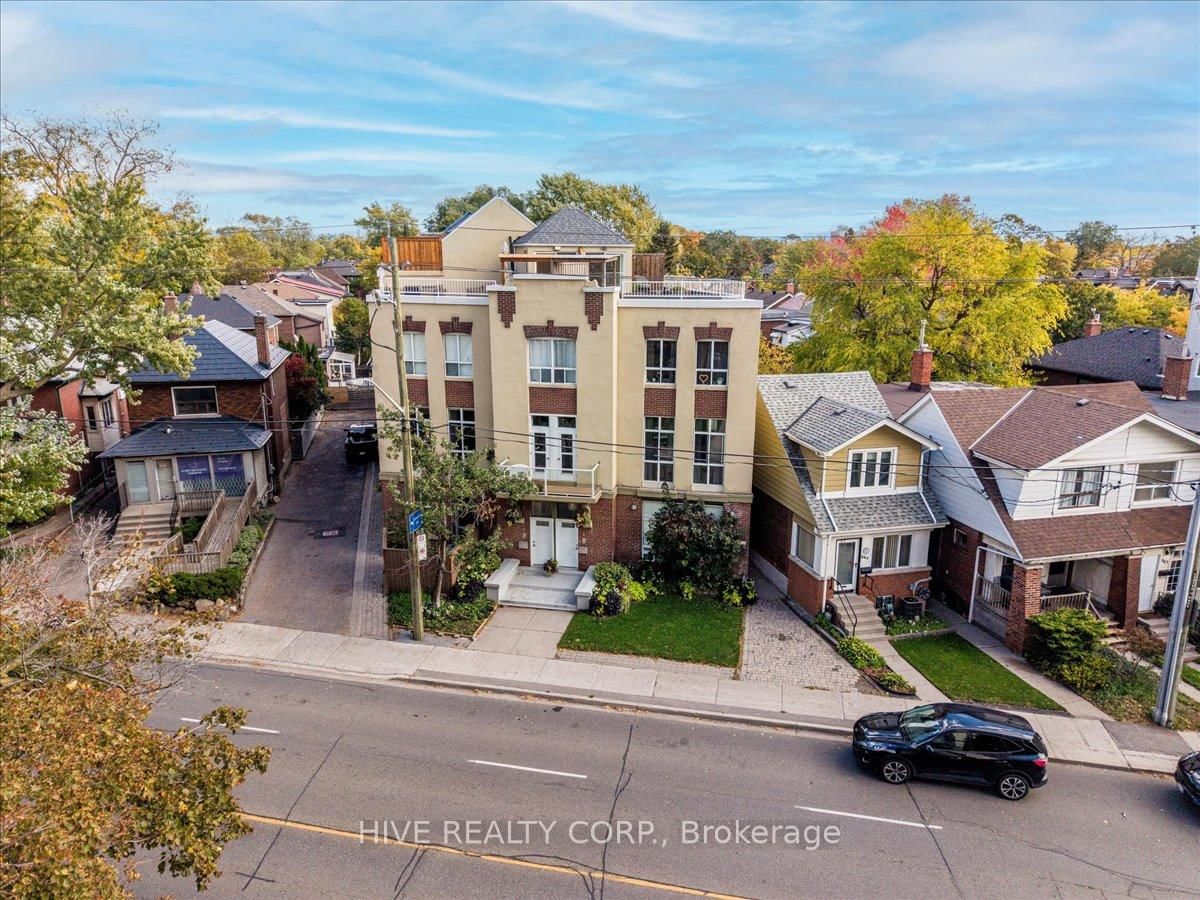 Townhouse, Condo in Broadview North