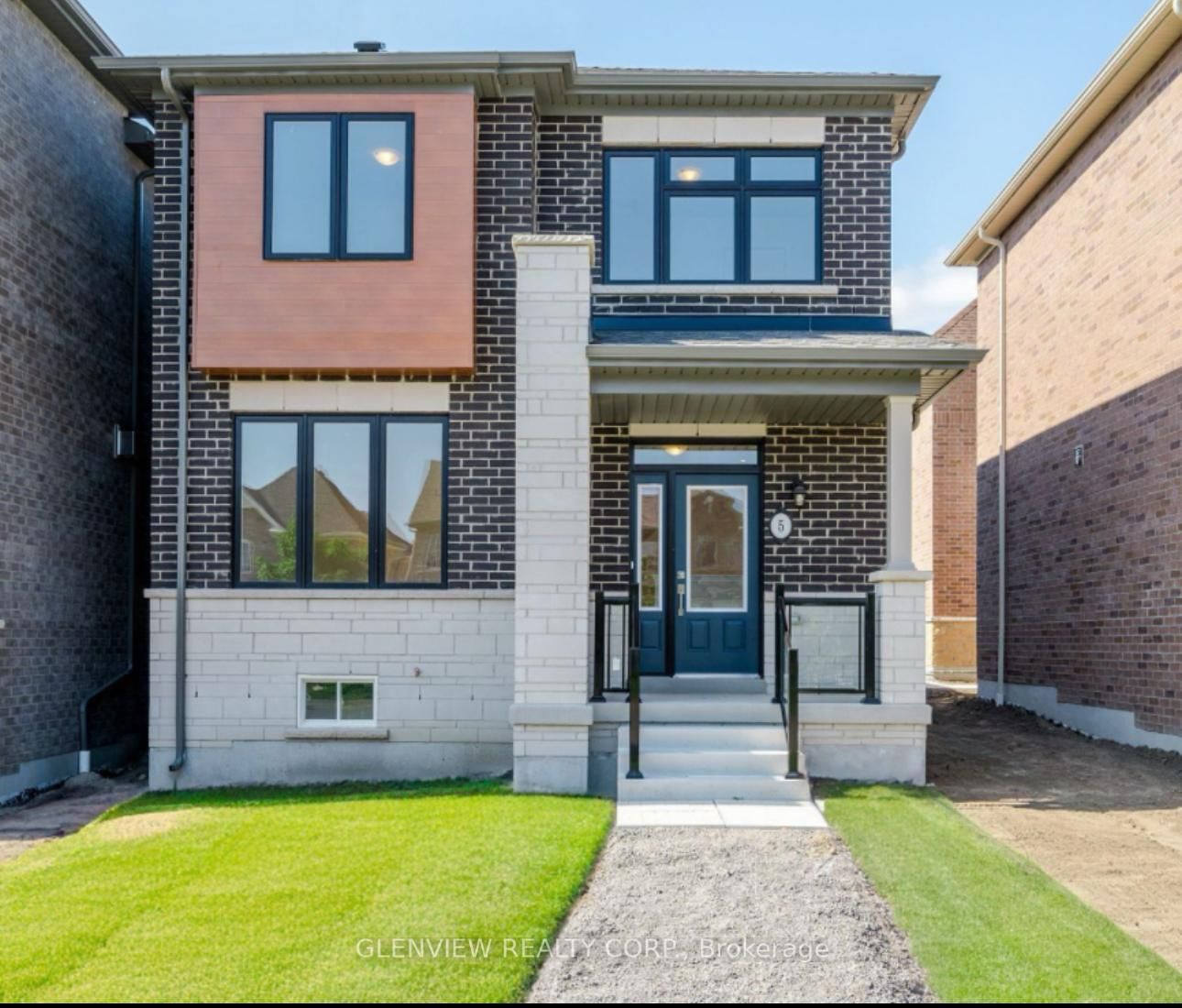 Detached House in Rolling Acres