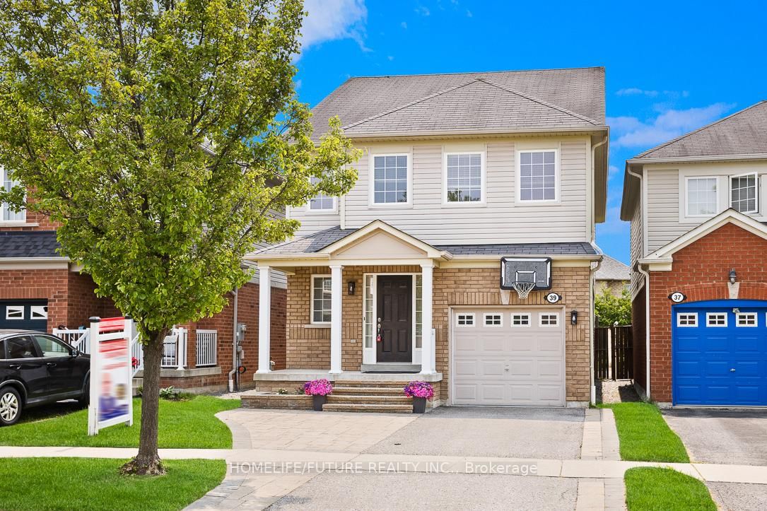 Detached House in Rolling Acres