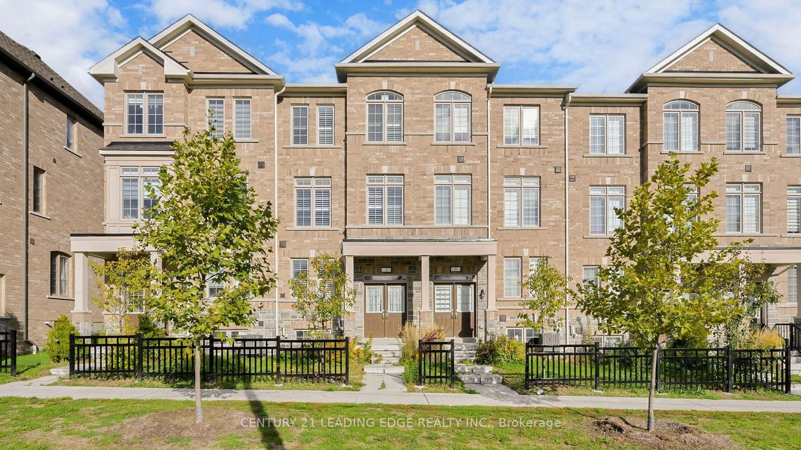 Townhouse in Lynde Creek