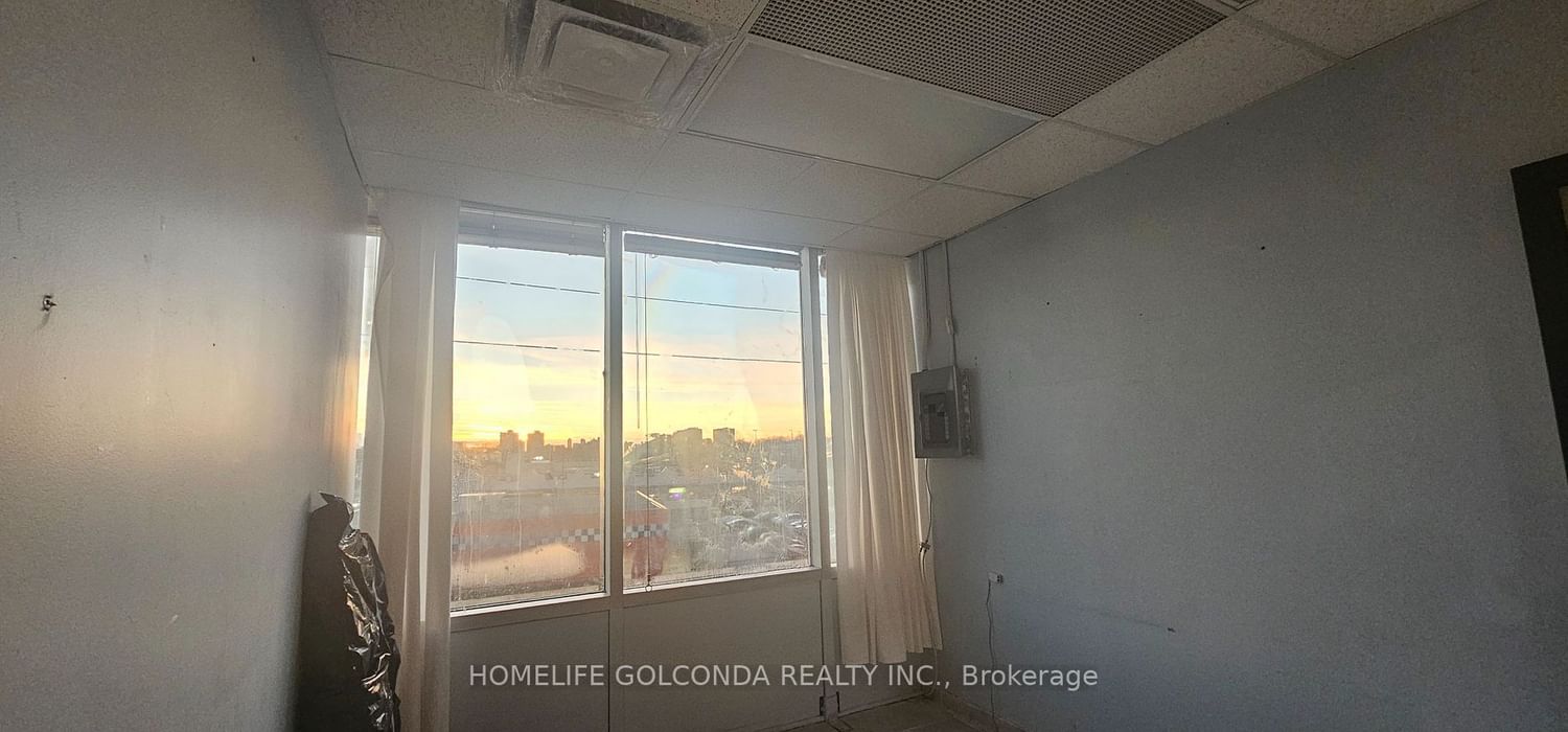 Commercial/Retail in Agincourt South-Malvern West