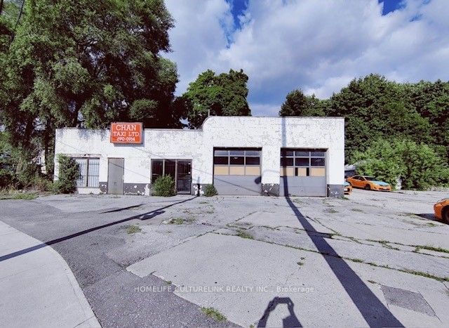 Commercial/Retail in Oakridge