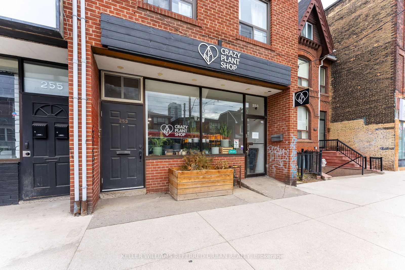 Store with Apartment/Office in South Riverdale