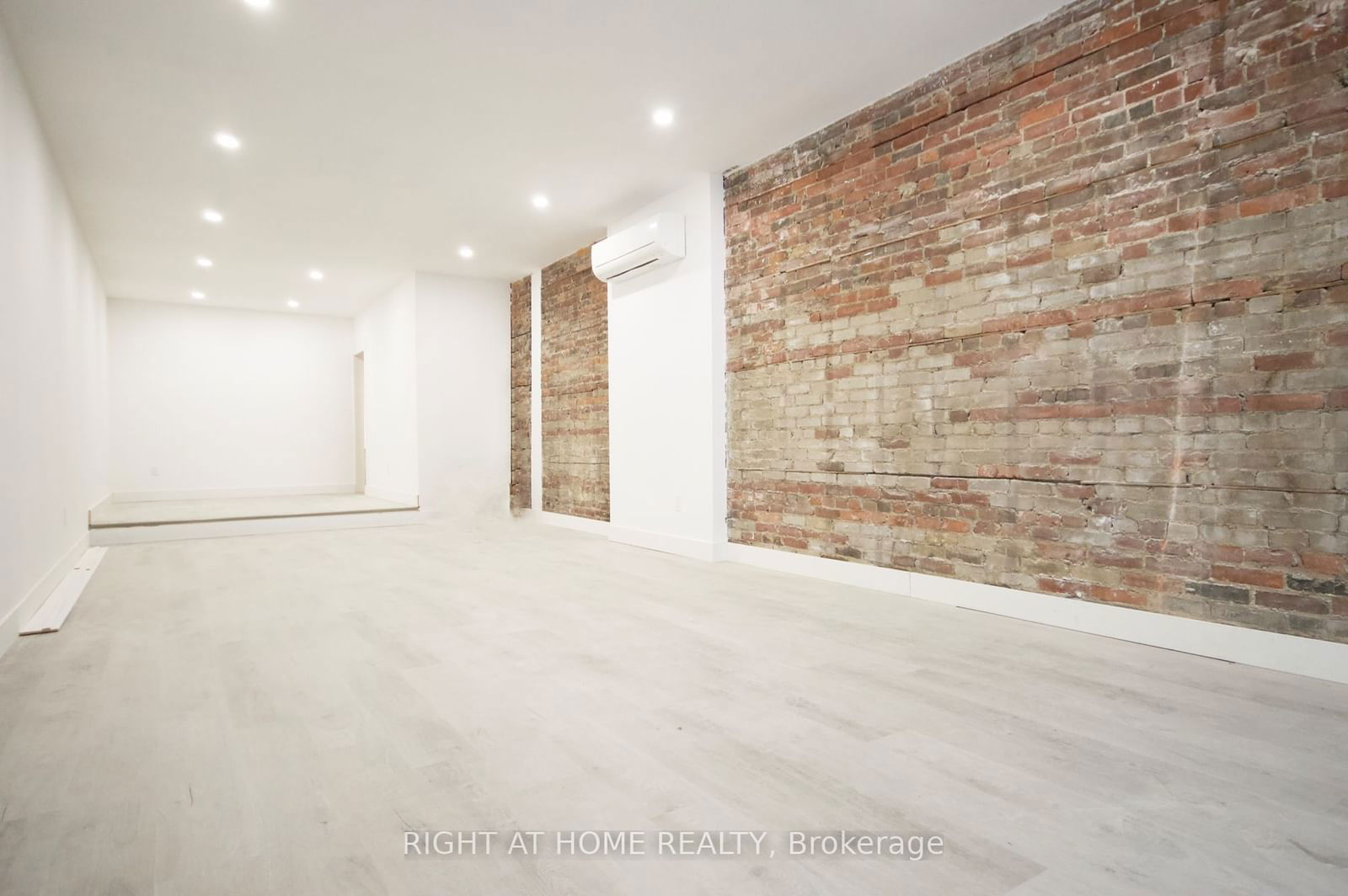 Store with Apartment/Office in Greenwood-Coxwell