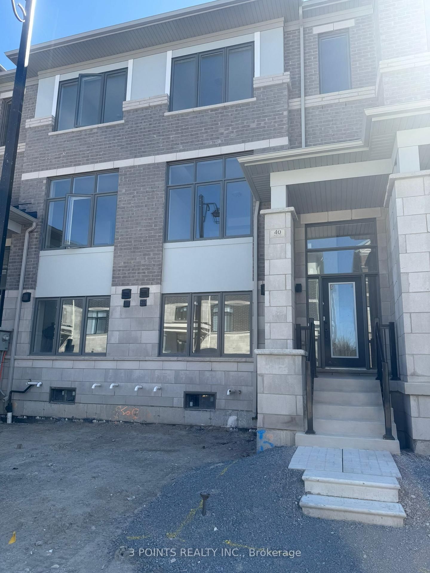 Townhouse in Rural Richmond Hill