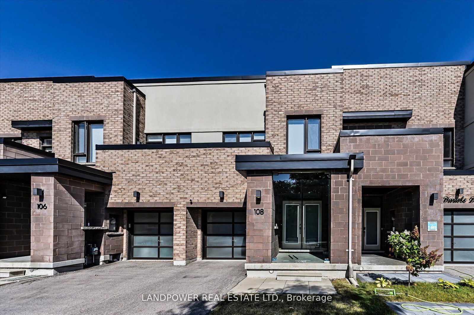 Townhouse in Oak Ridges Lake Wilcox