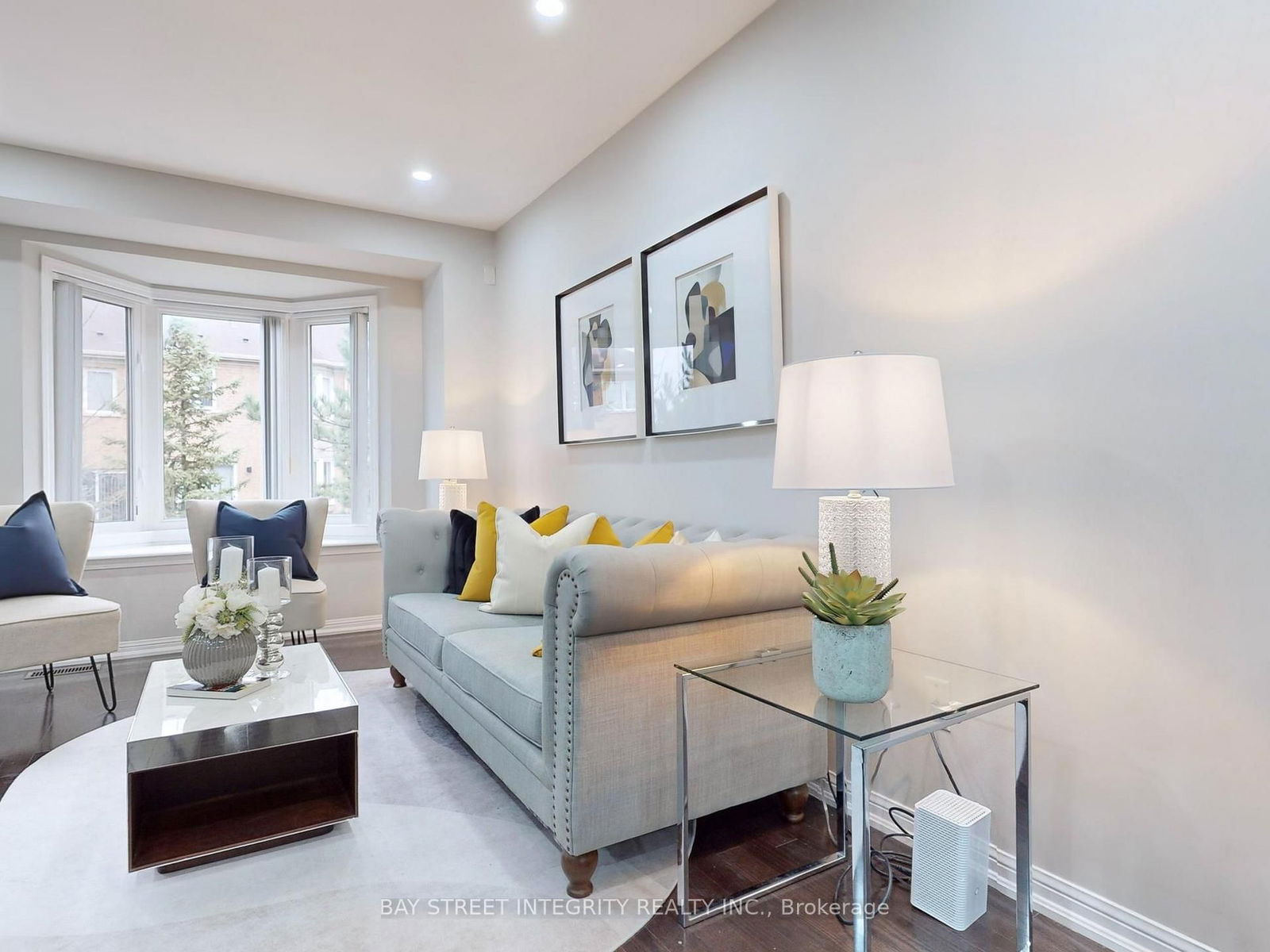 Townhouse, Condo in Bayview Northeast