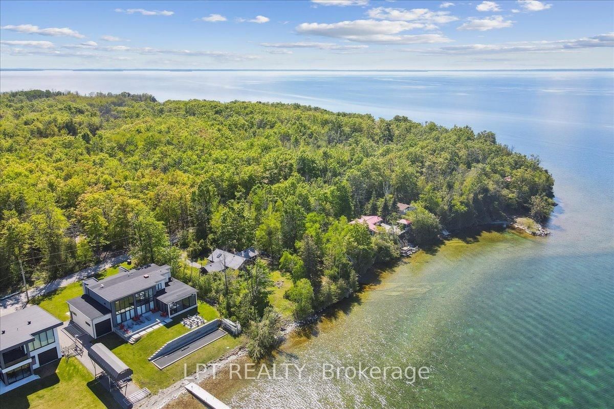 Detached House in Georgina Island