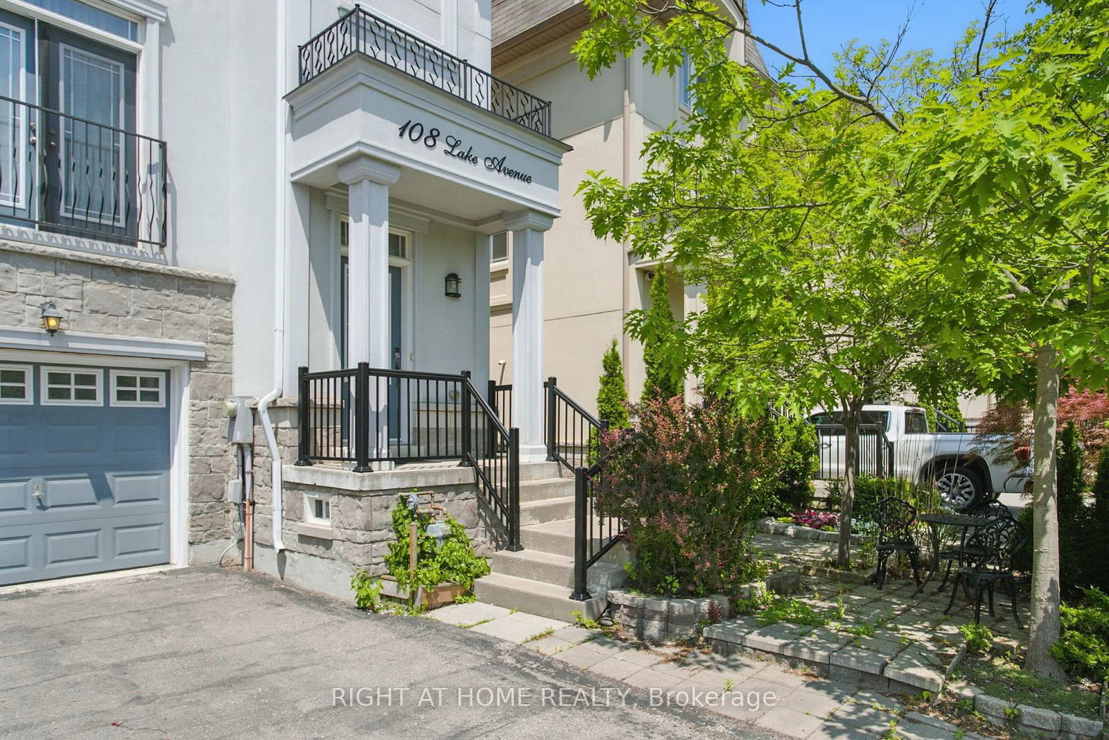 Townhouse in Oak Ridges Lake Wilcox