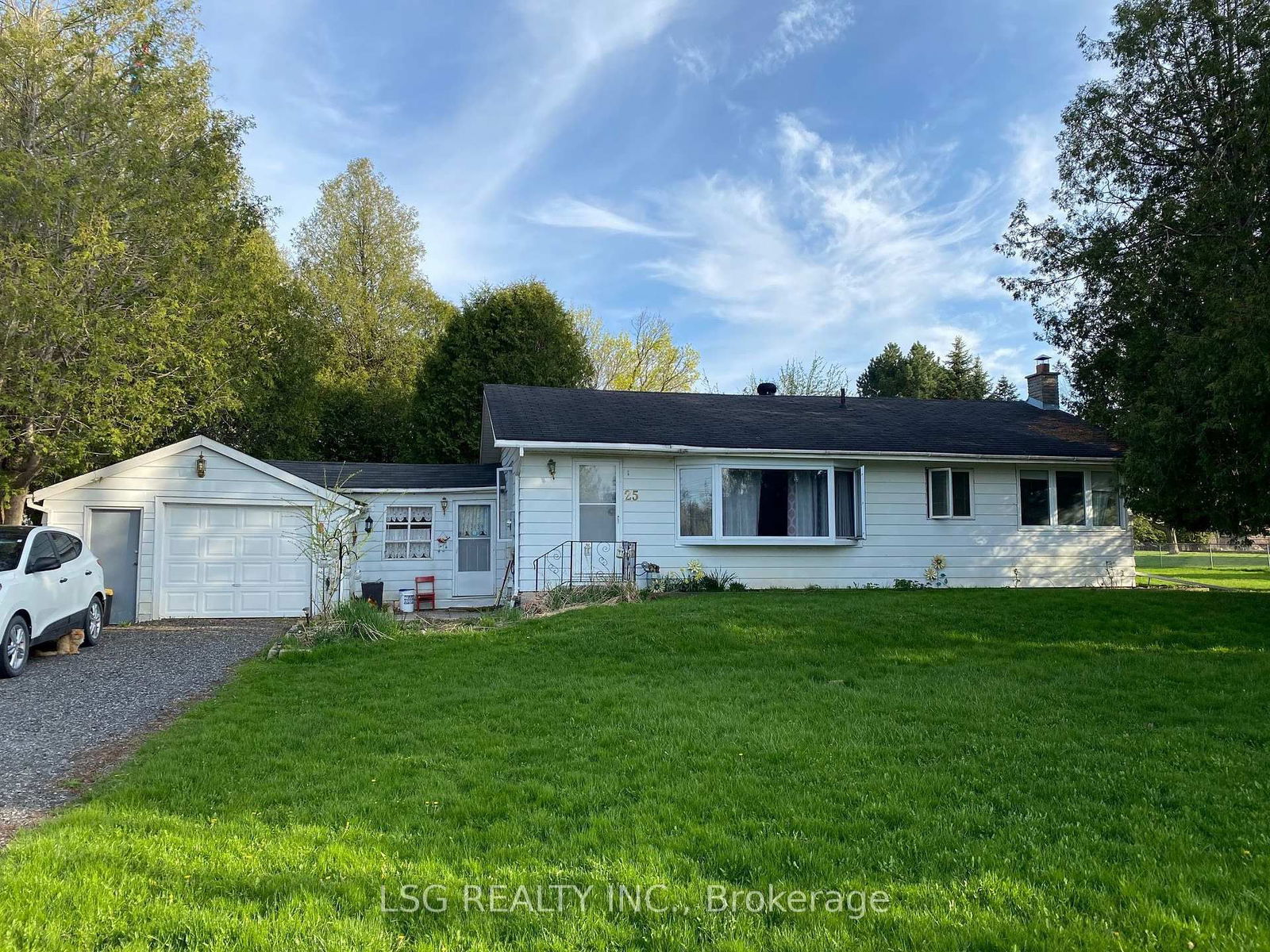 Detached House in Sharon