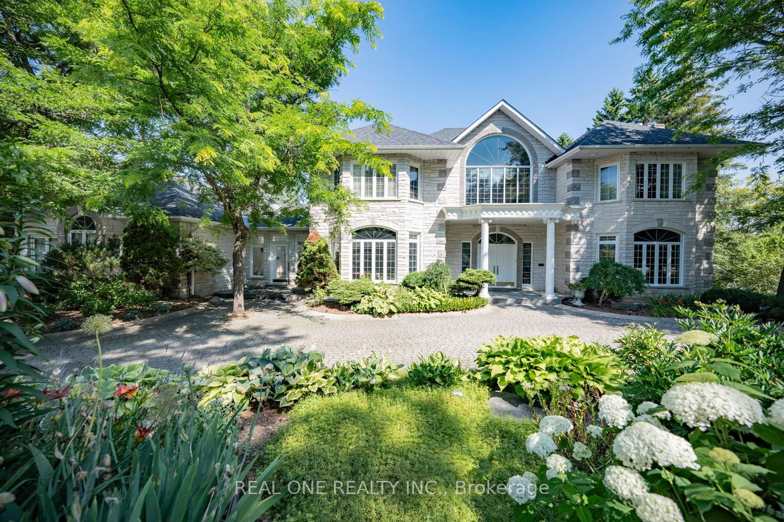 Detached House in Aurora Estates