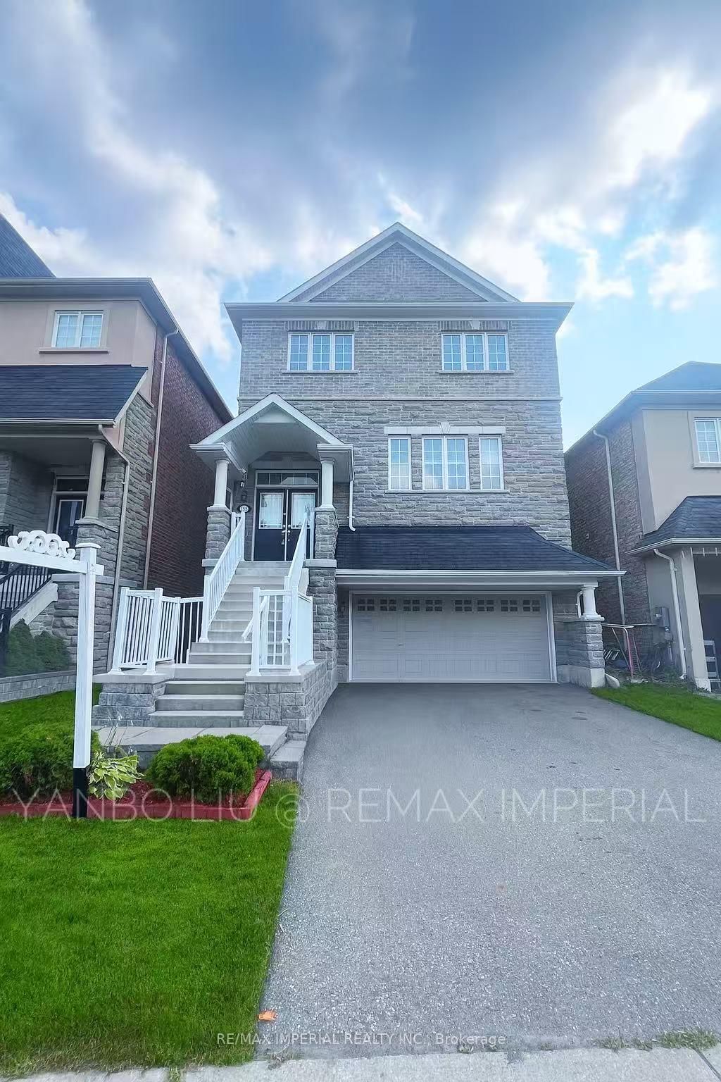 Detached House in Woodland Hill