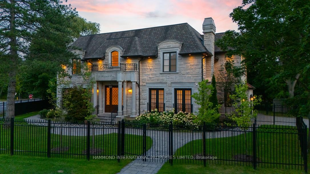 Detached House in Bayview Glen