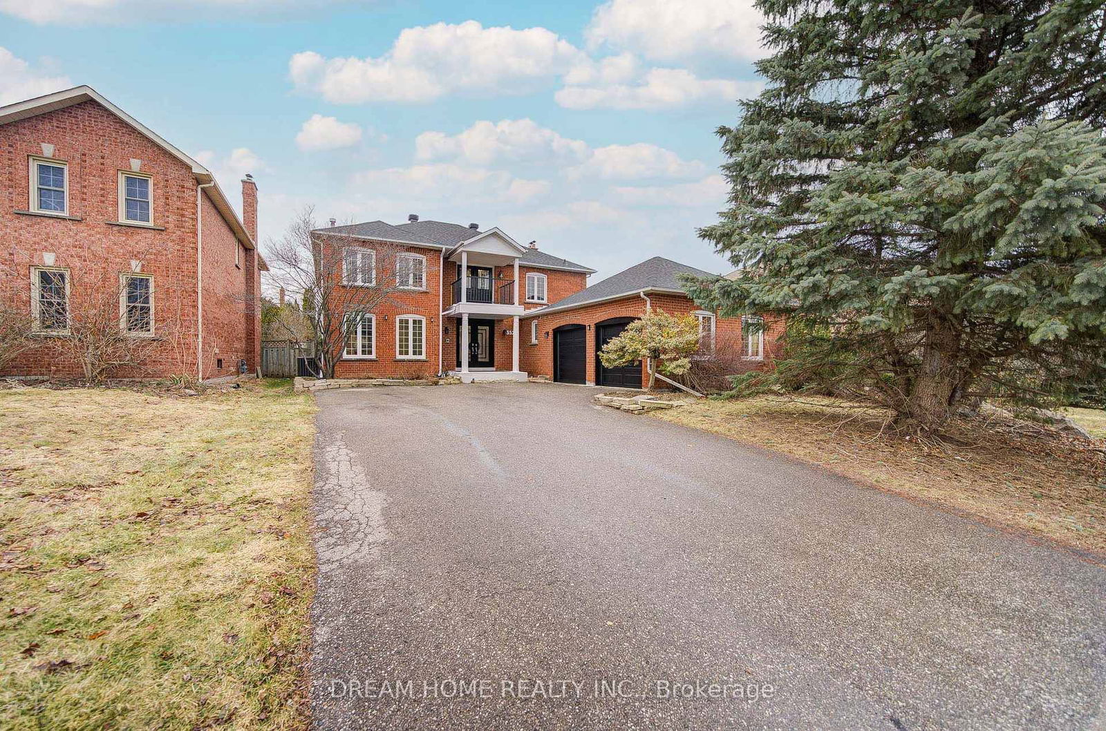 Detached House in Aurora Heights