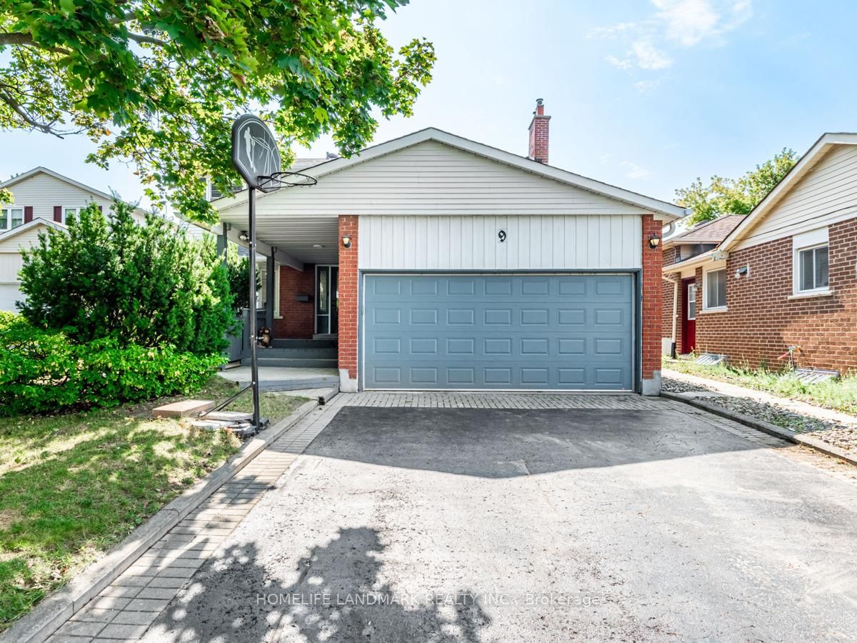 Detached House in Huron Heights-Leslie Valley