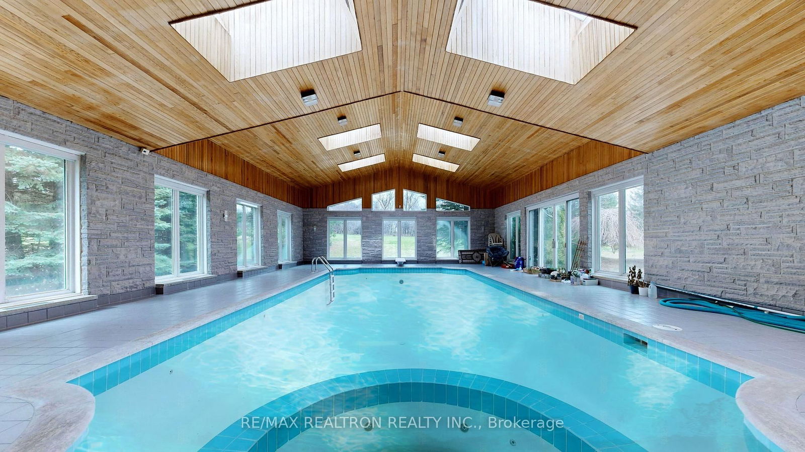 Detached House in Rural Richmond Hill