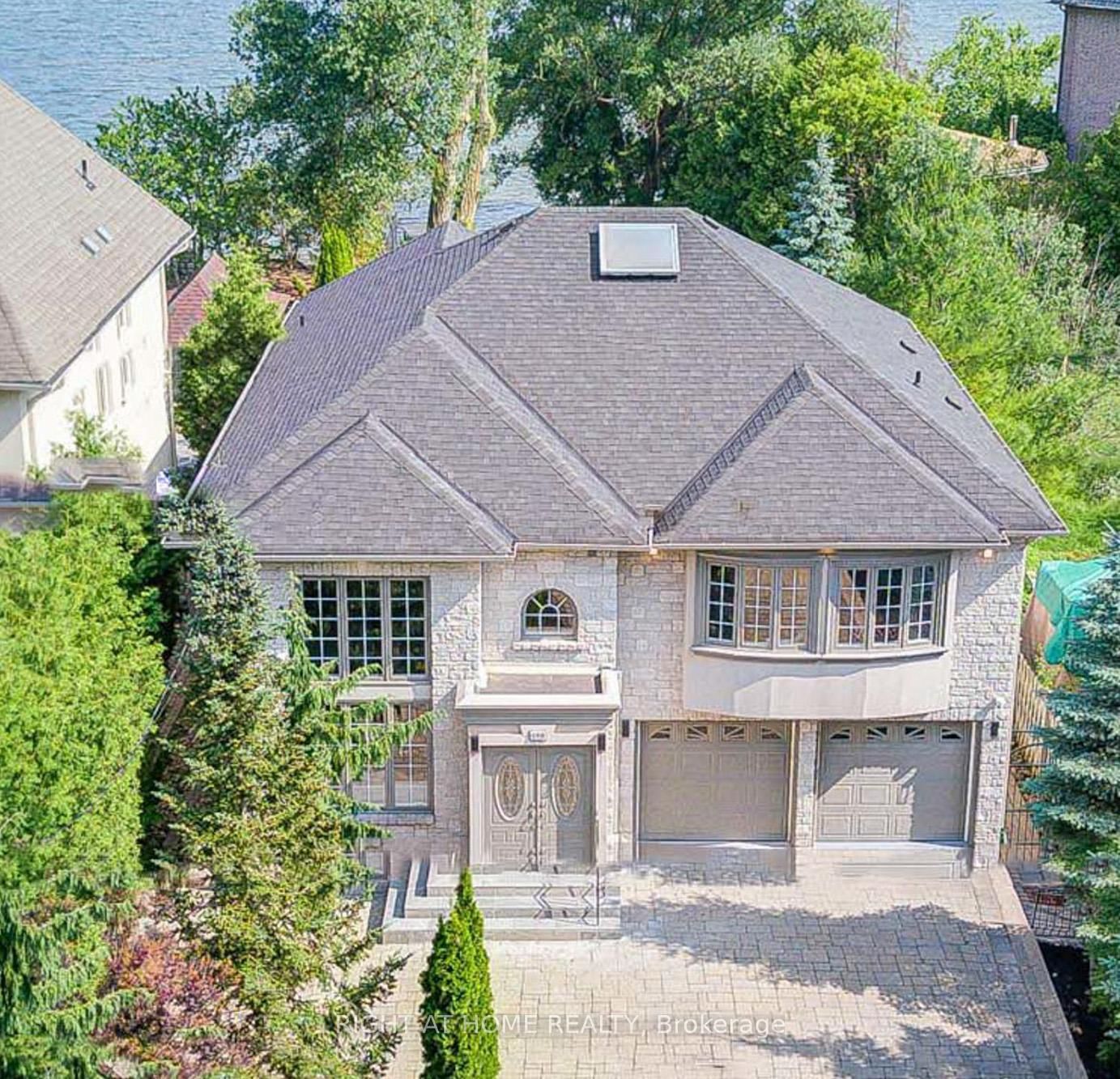 Detached House in Oak Ridges Lake Wilcox